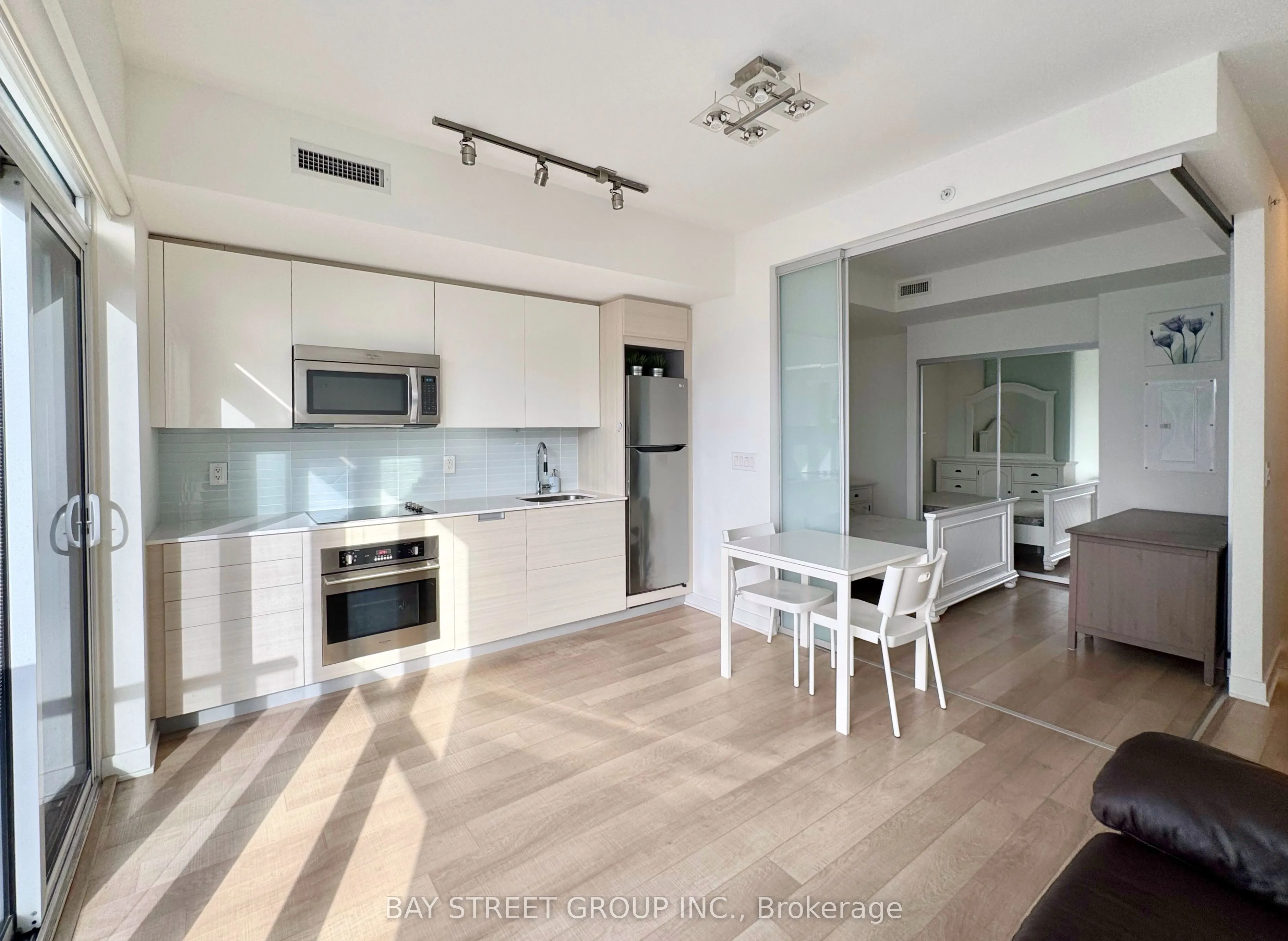 210 Simcoe Street, #2008