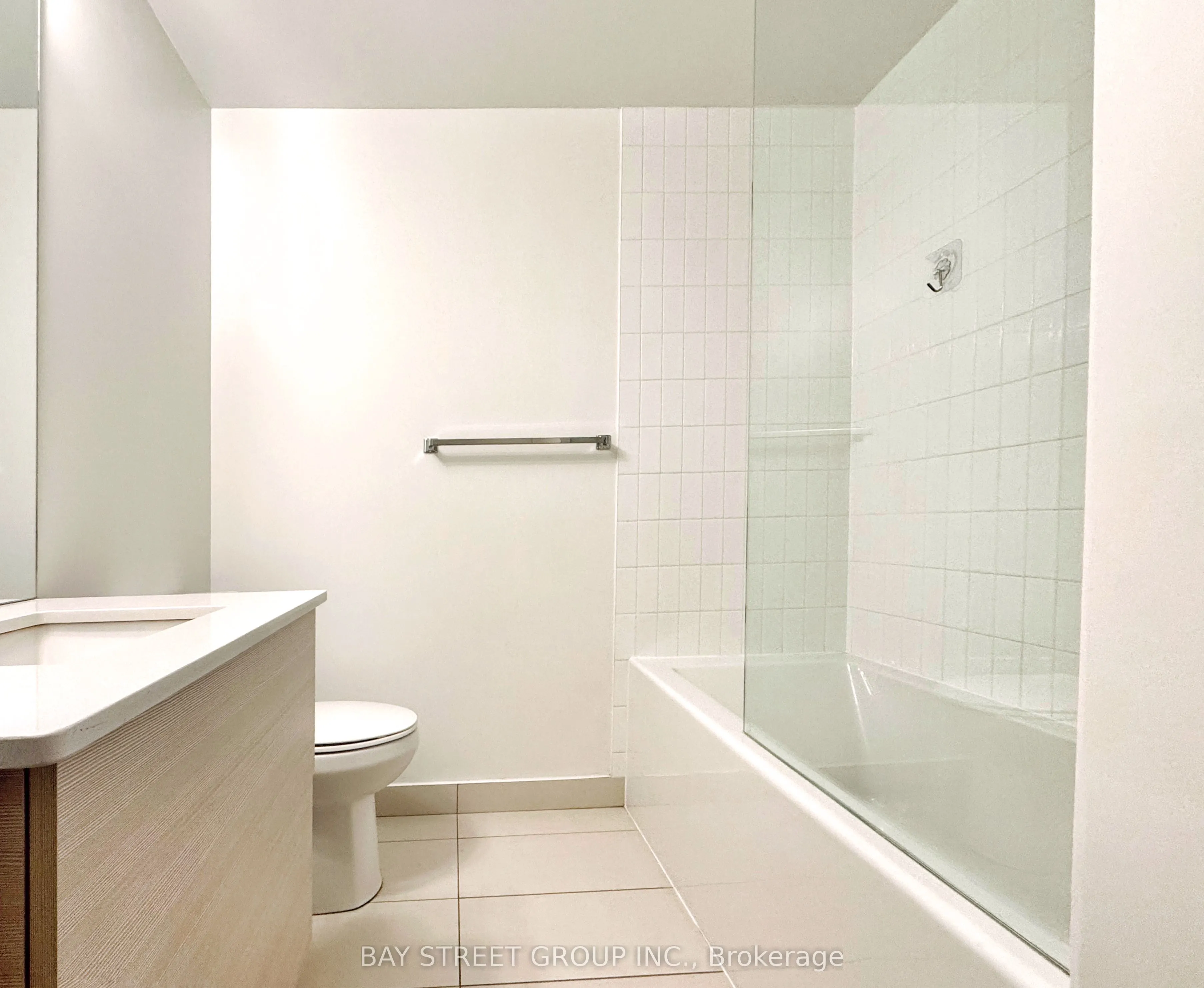 210 Simcoe Street, #2008