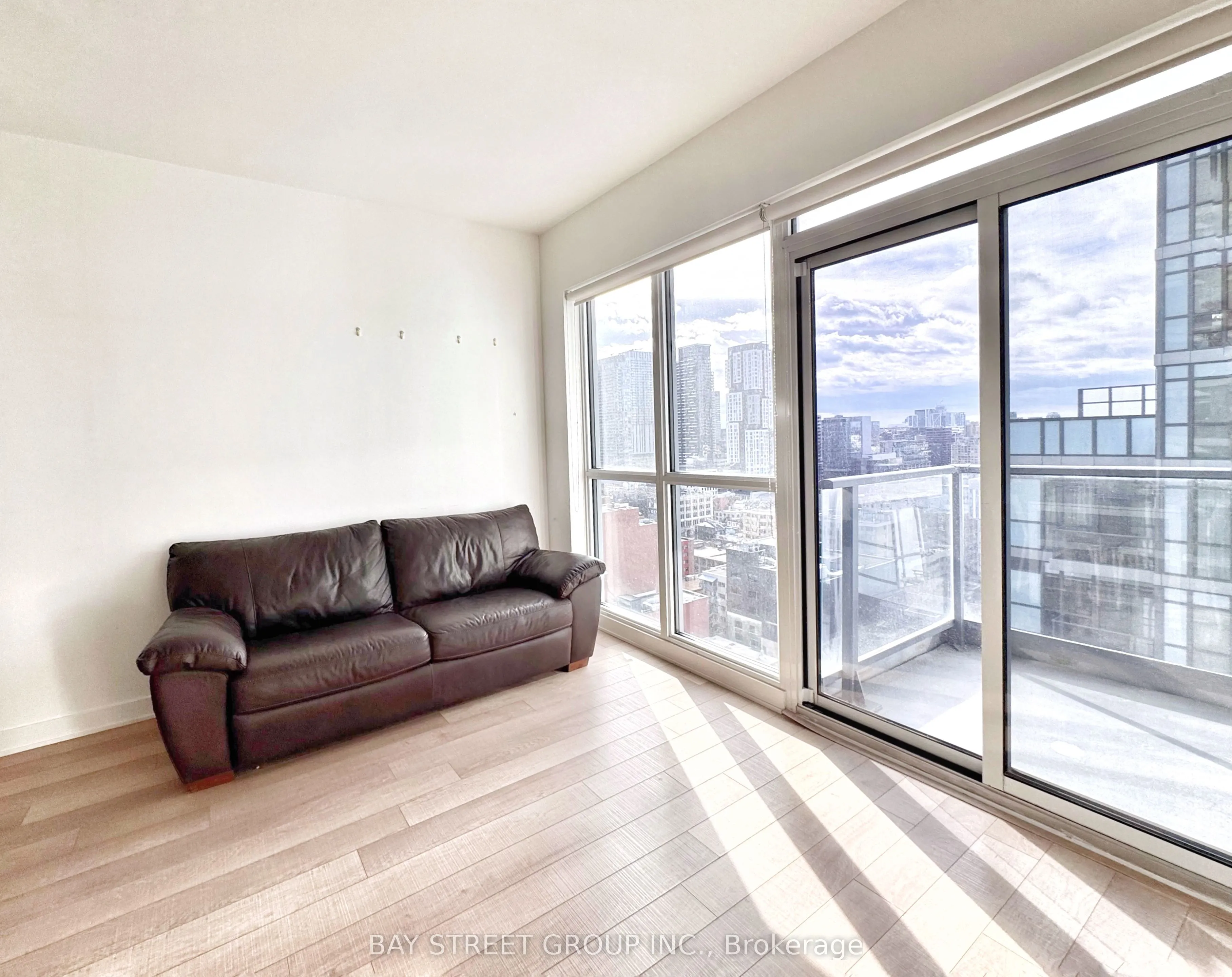 210 Simcoe Street, #2008