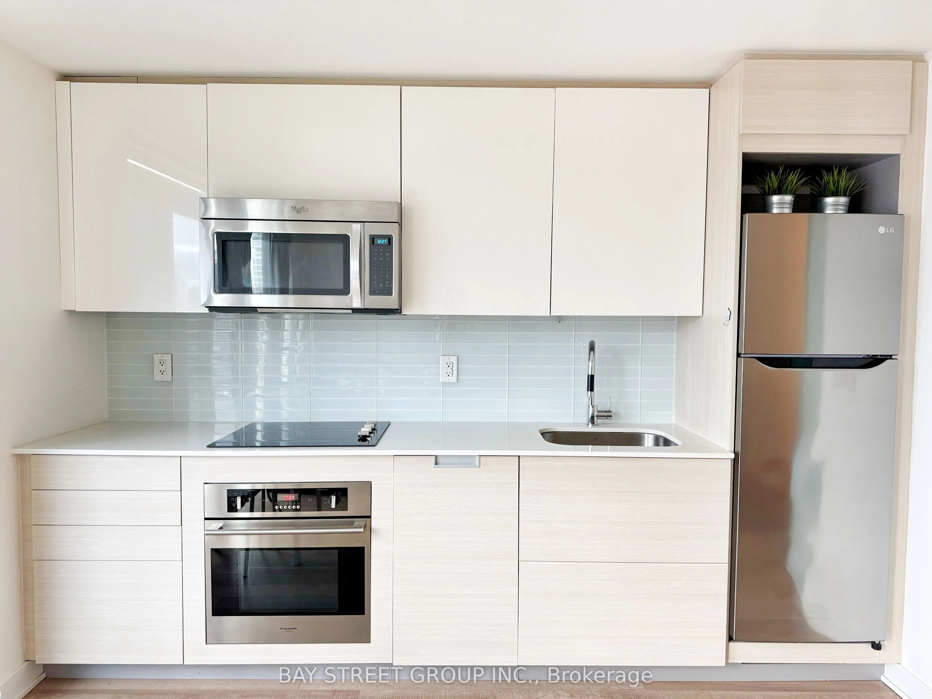 210 Simcoe Street, #2008