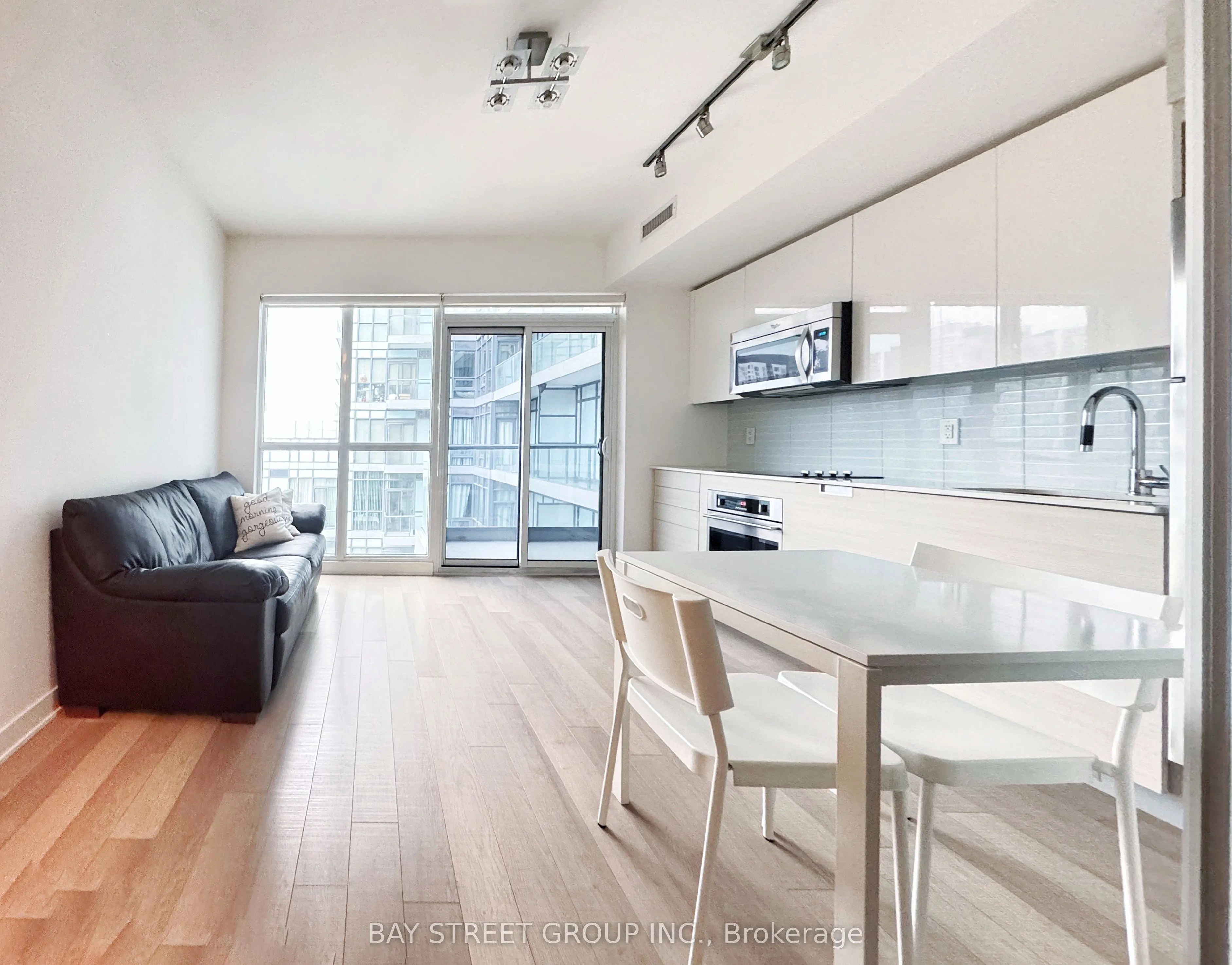 210 Simcoe Street, #2008