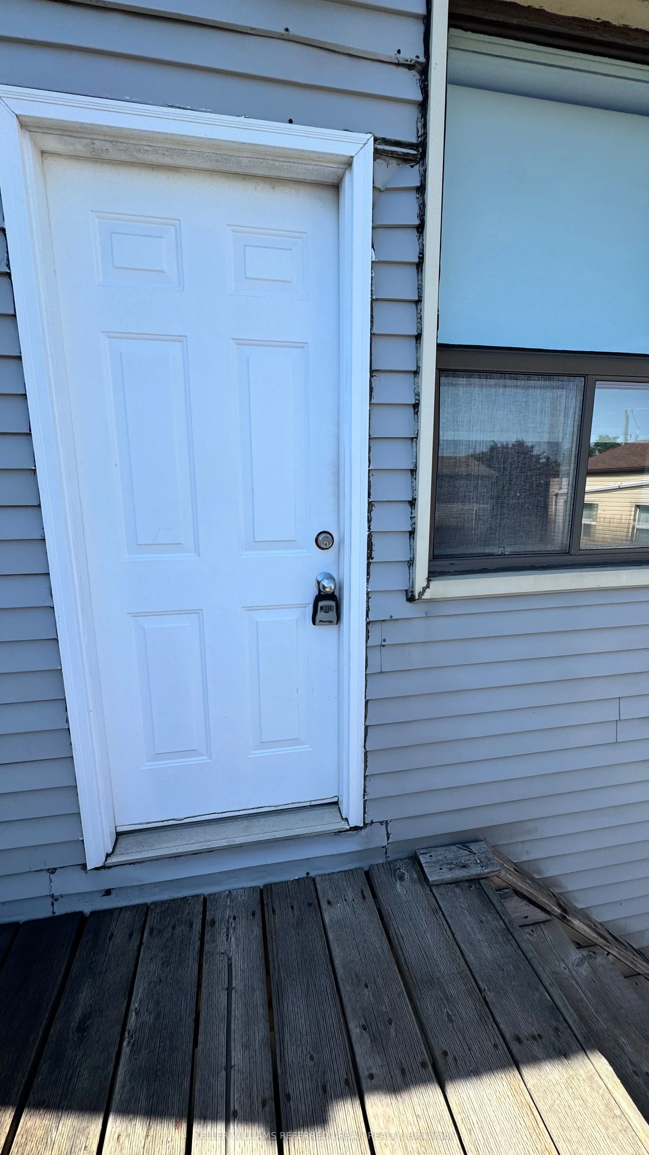 2021 Avenue Road, #upper level