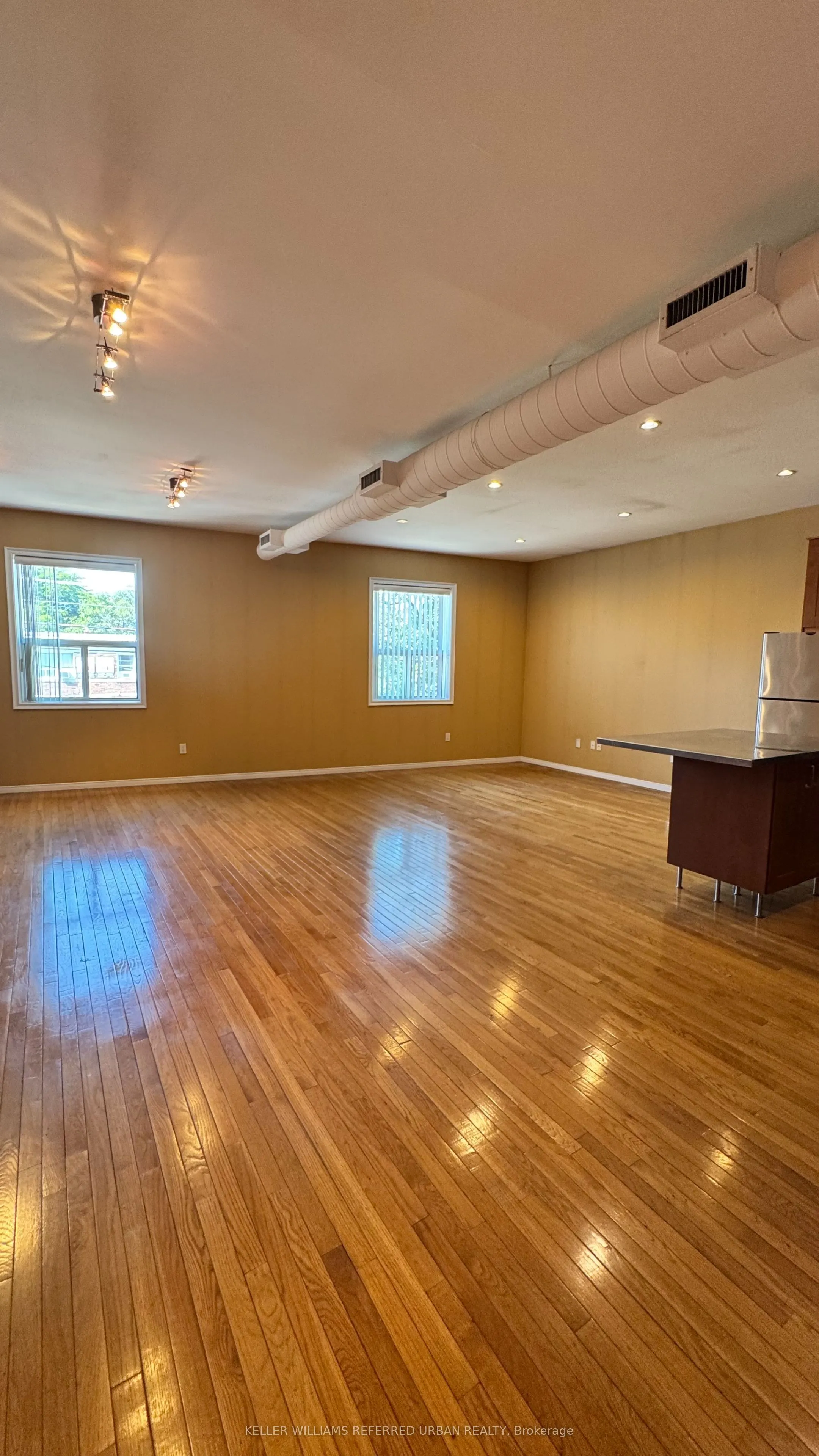 2021 Avenue Road, #upper level