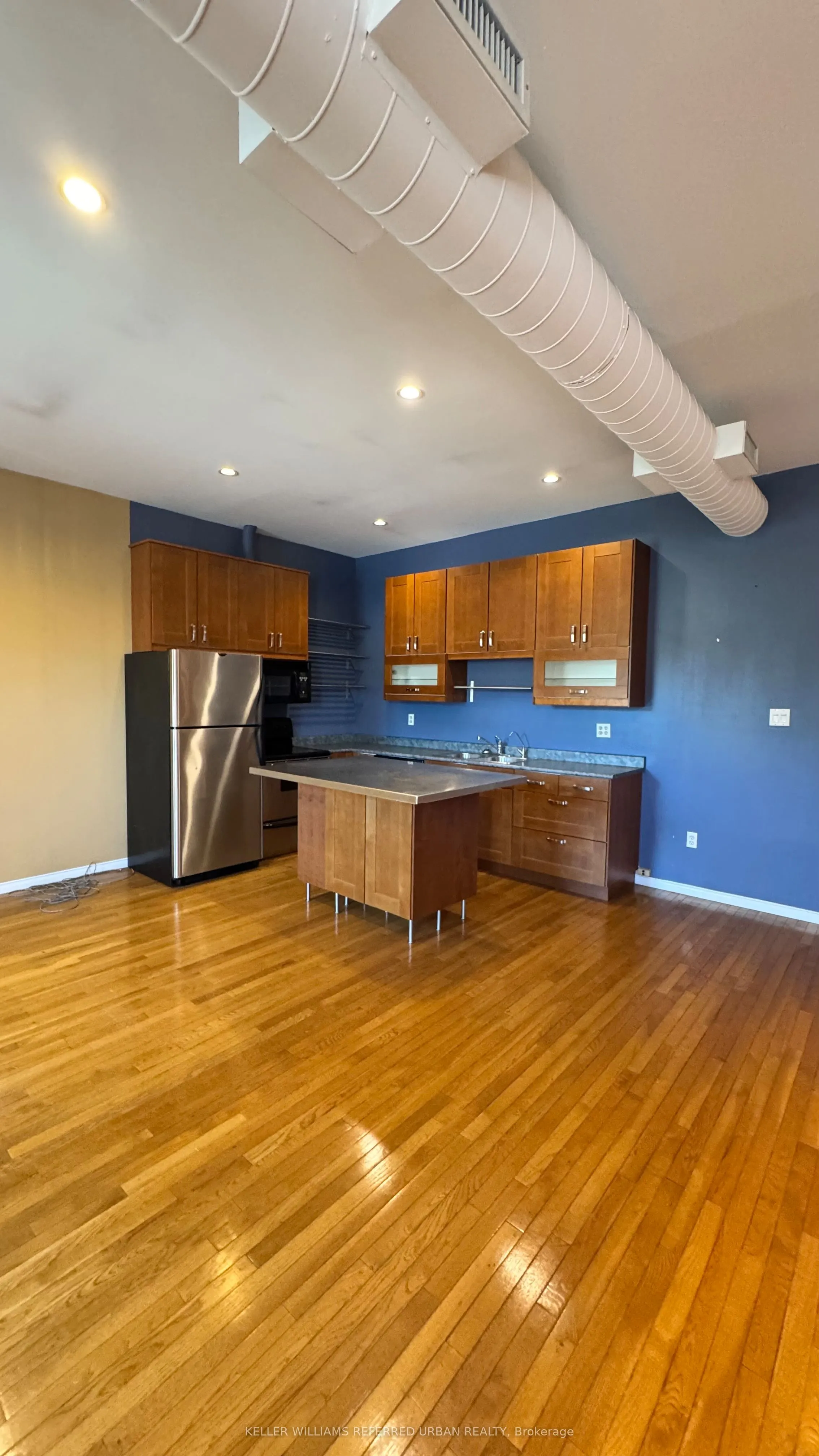 2021 Avenue Road, #upper level