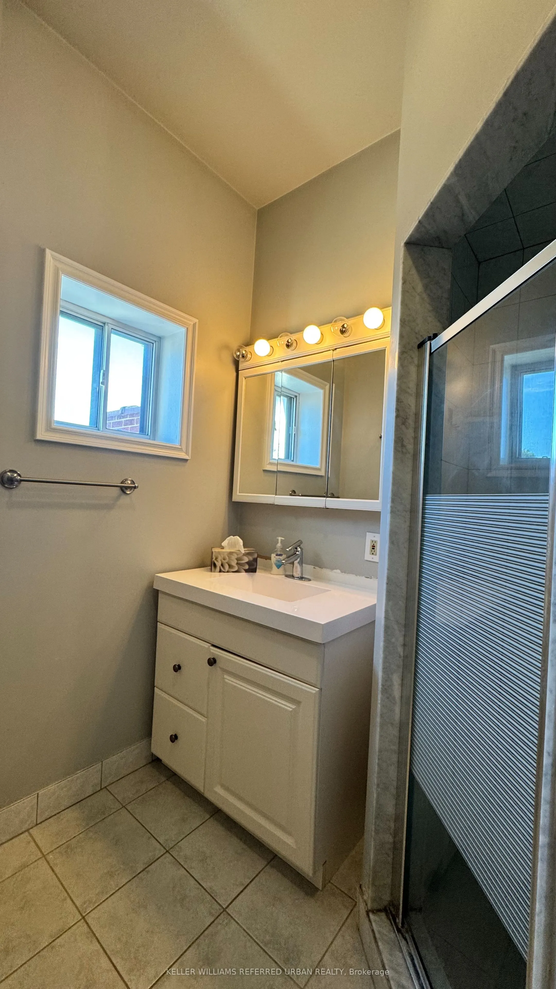 2021 Avenue Road, #upper level
