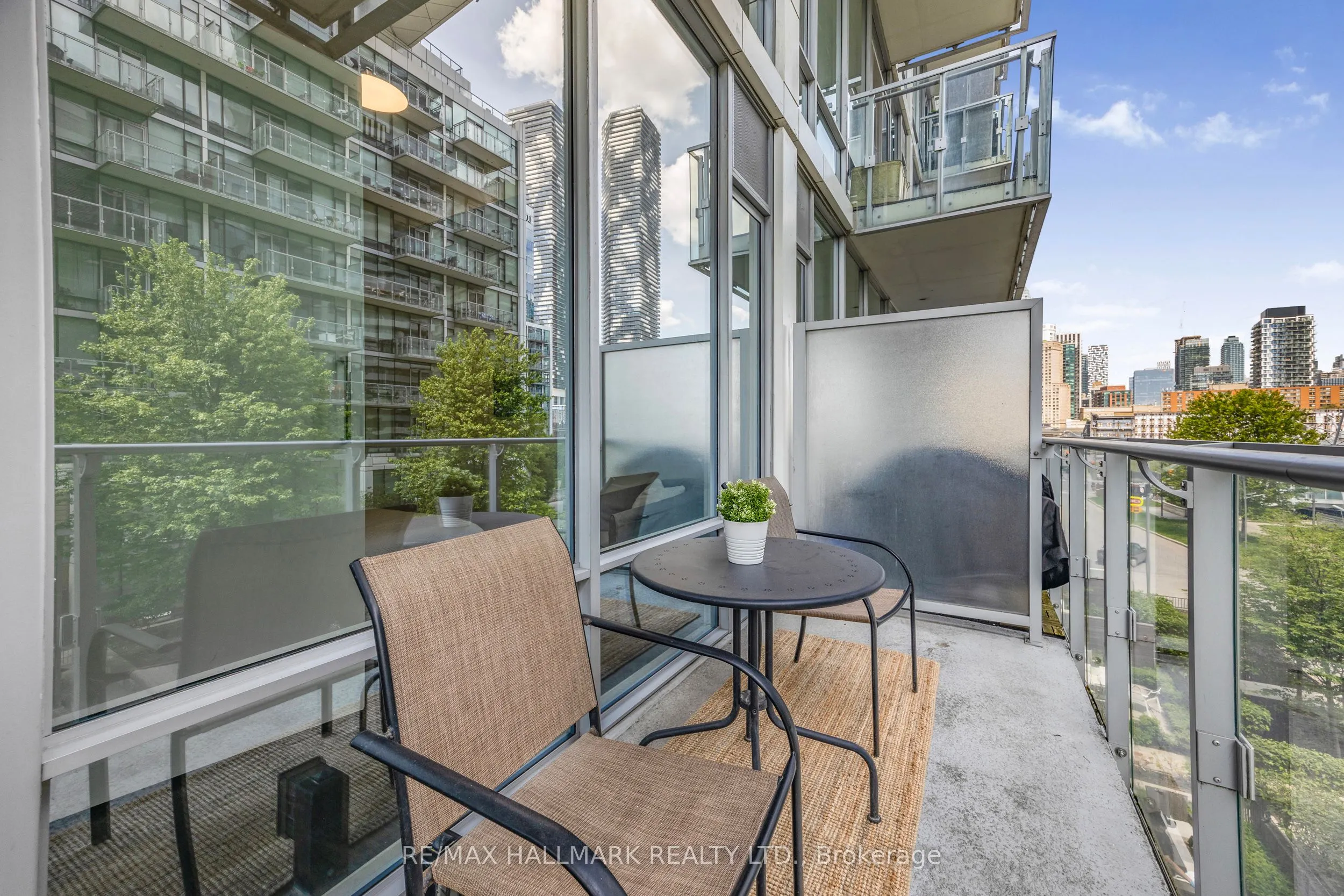 29 Queens Quay E, #318