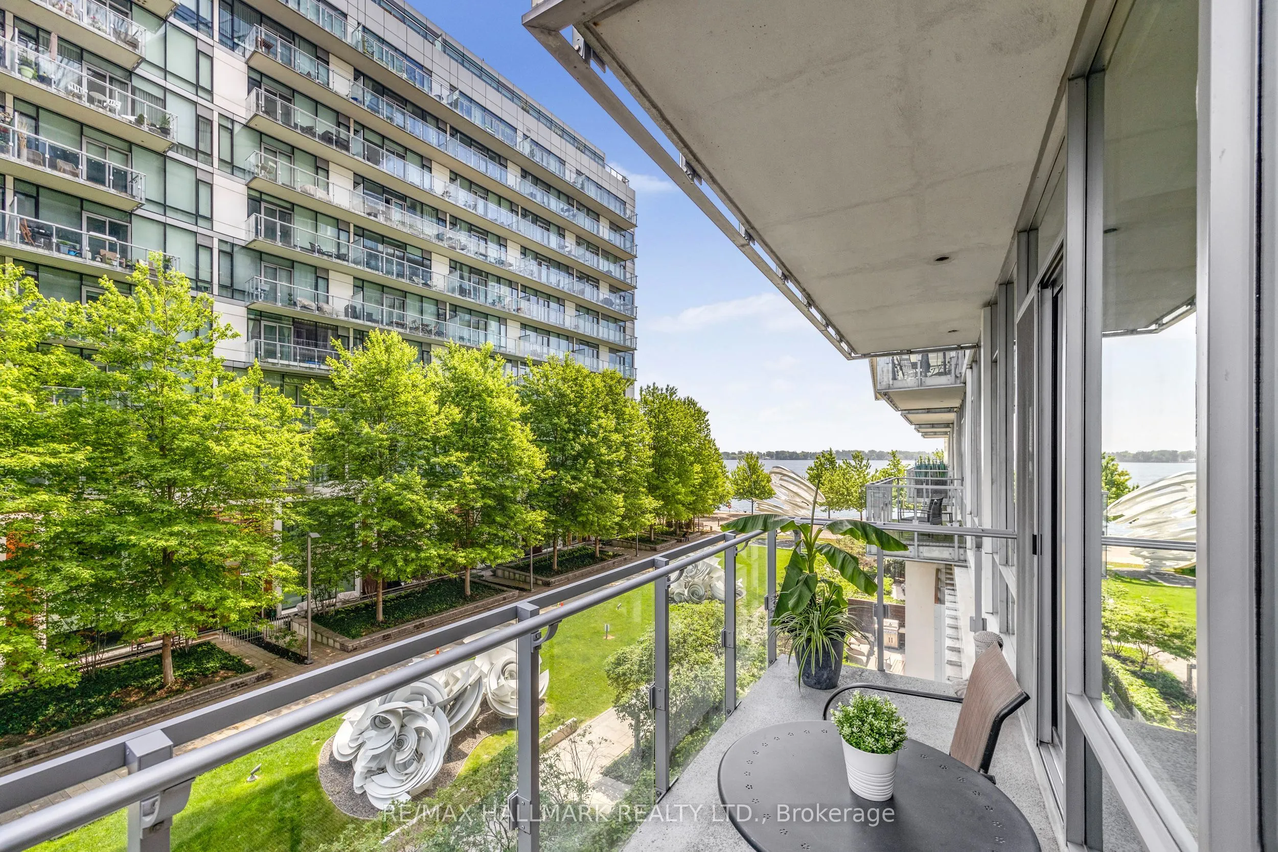 29 Queens Quay E, #318