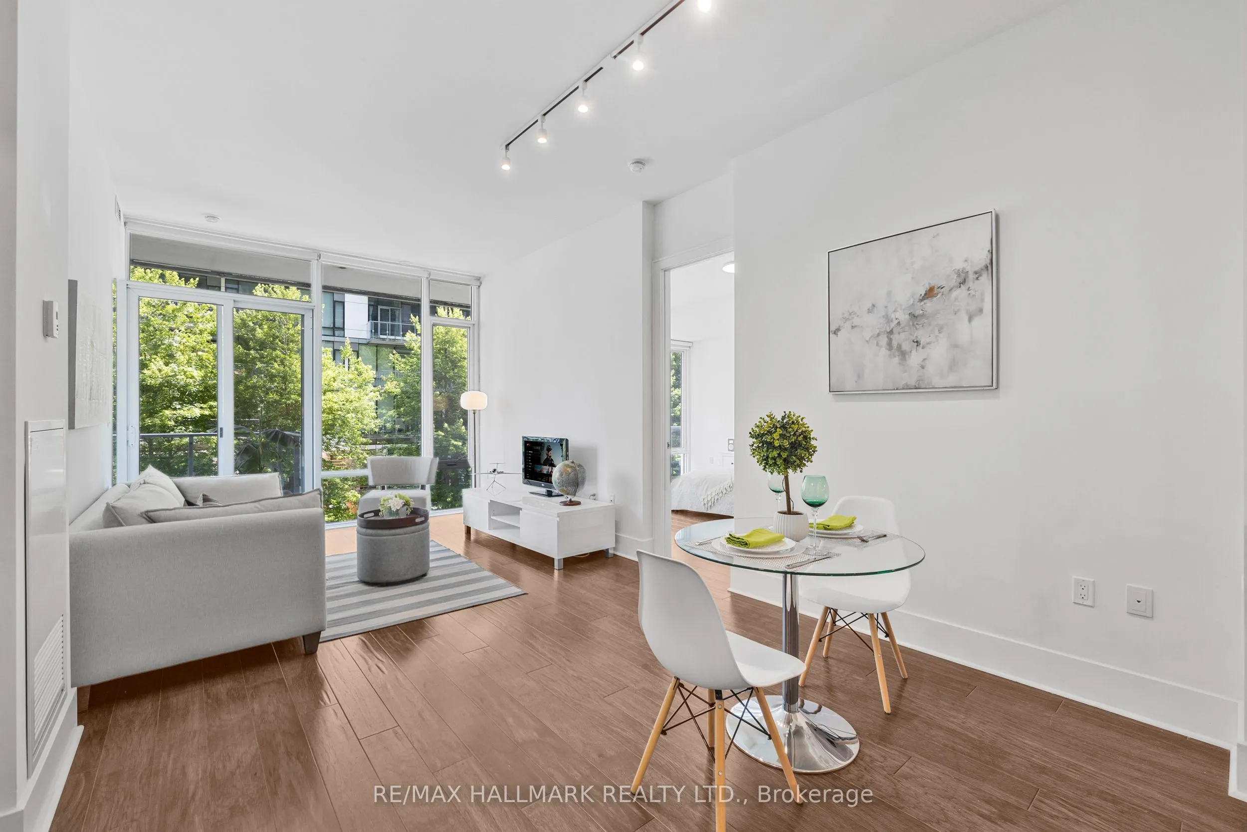 29 Queens Quay E, #318