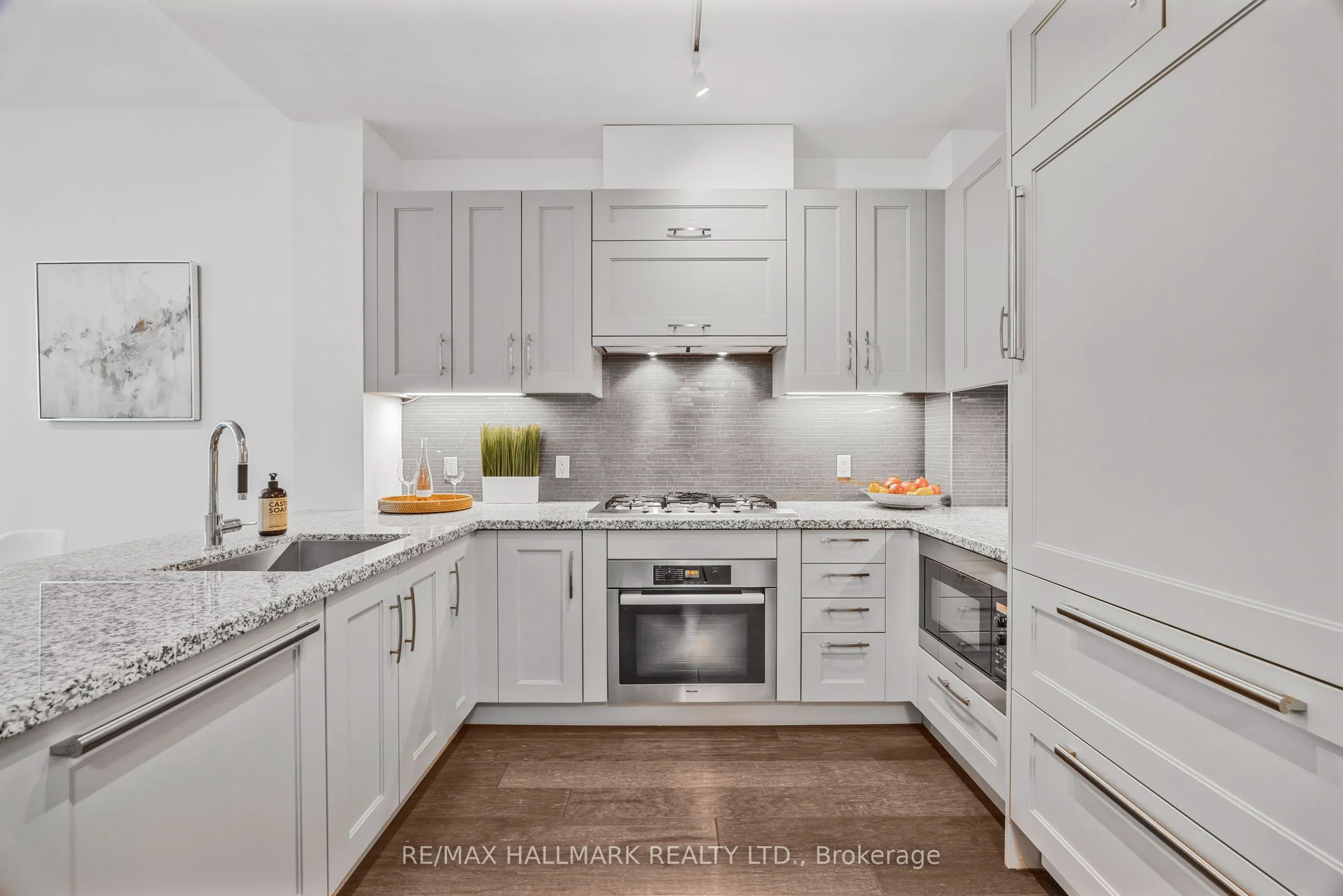 29 Queens Quay E, #318