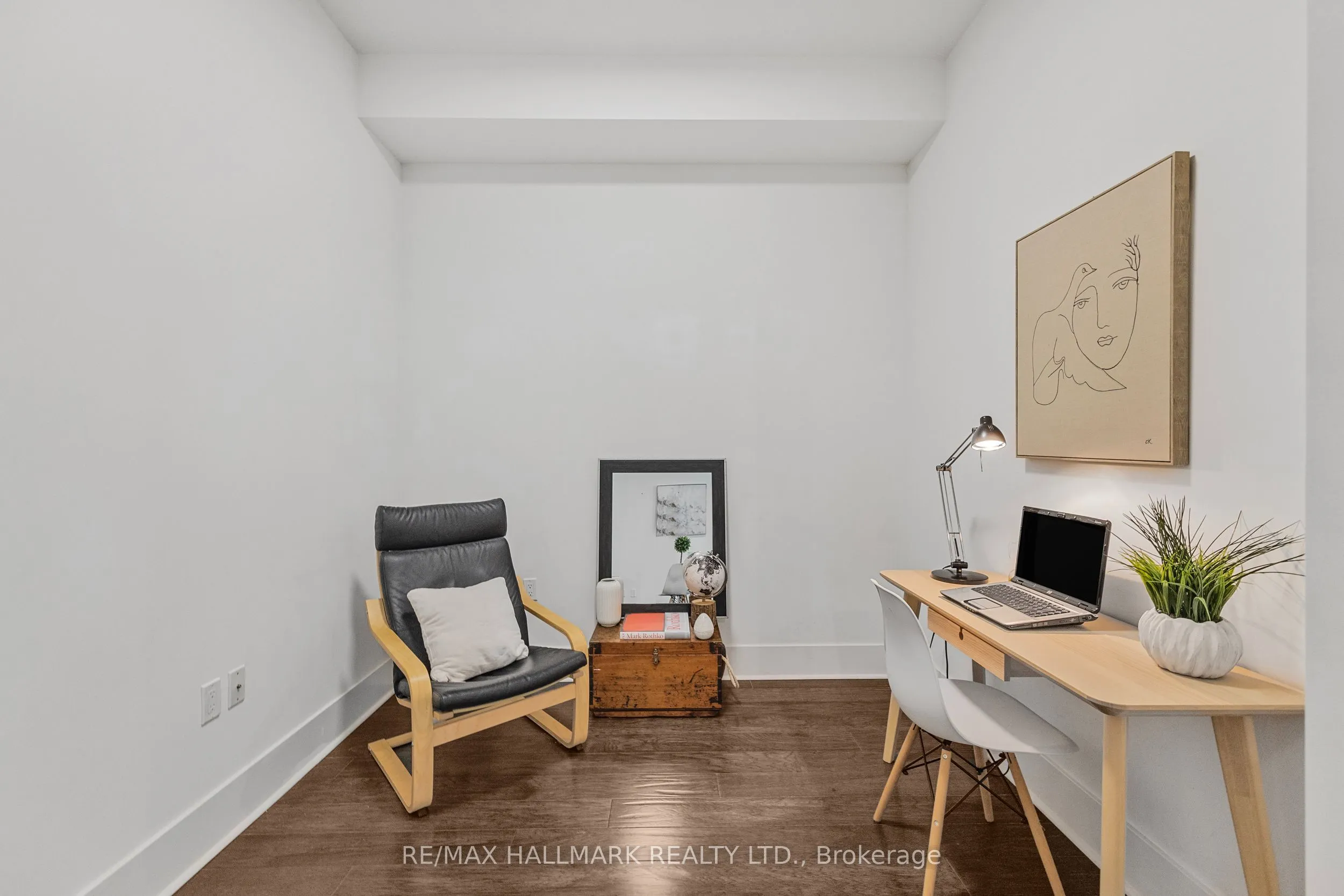 29 Queens Quay E, #318