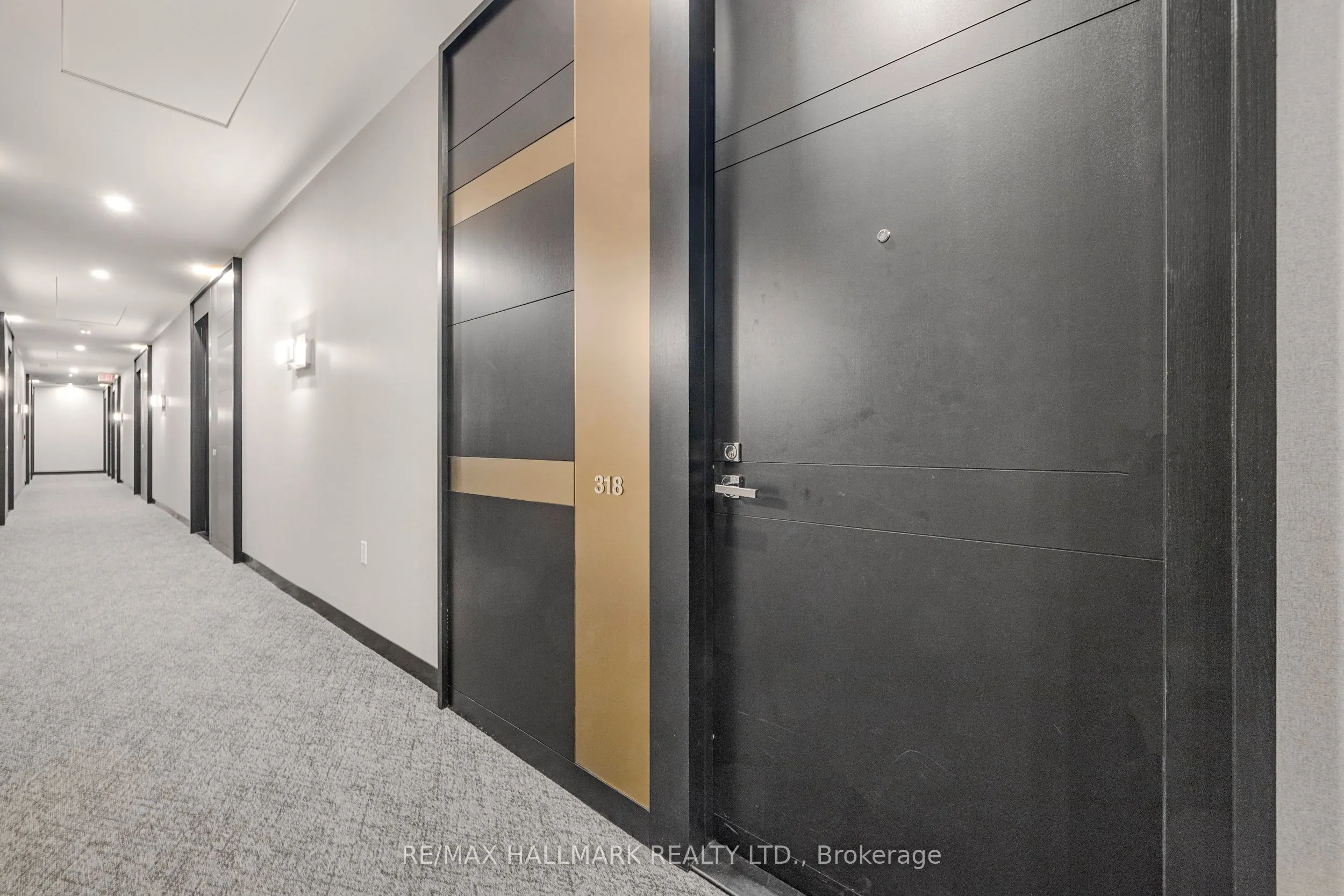 29 Queens Quay E, #318