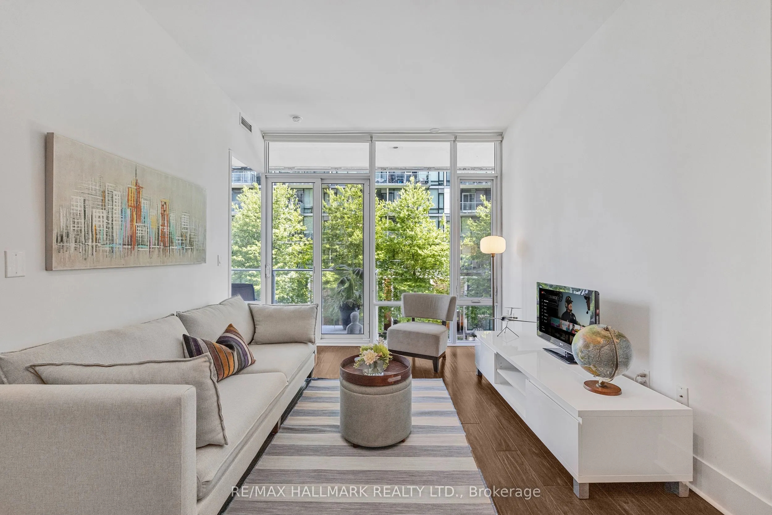 29 Queens Quay E, #318