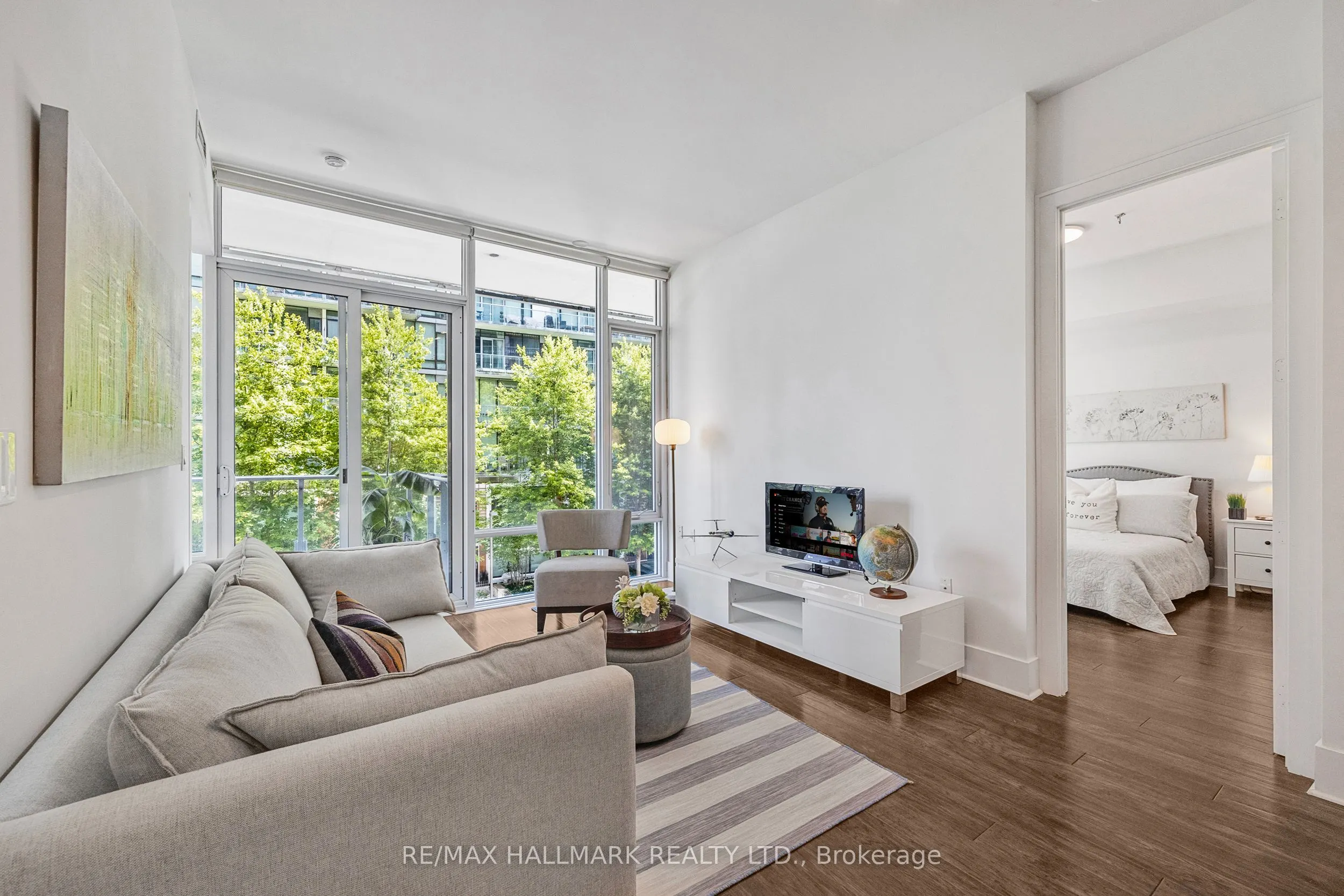 29 Queens Quay E, #318