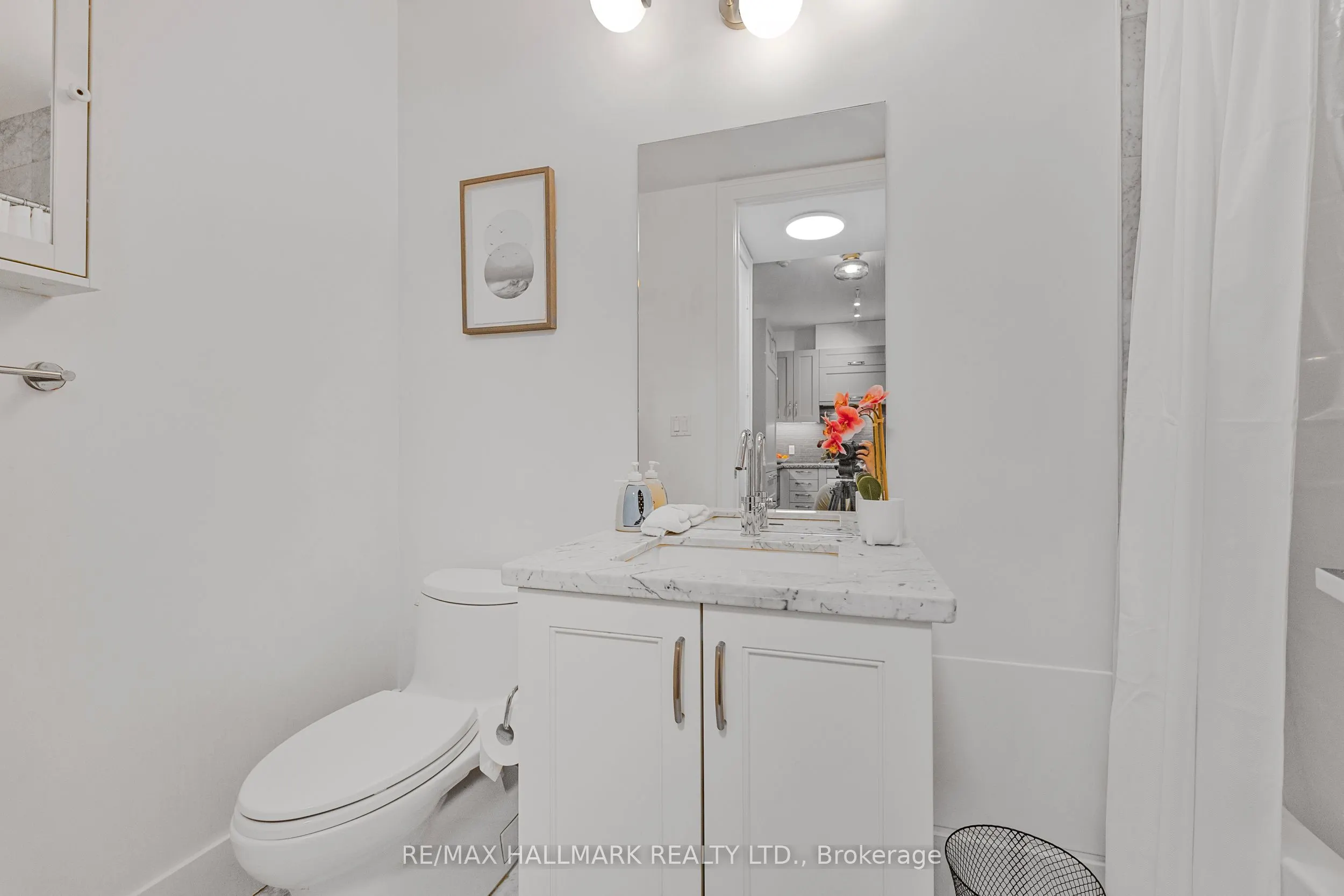 29 Queens Quay E, #318
