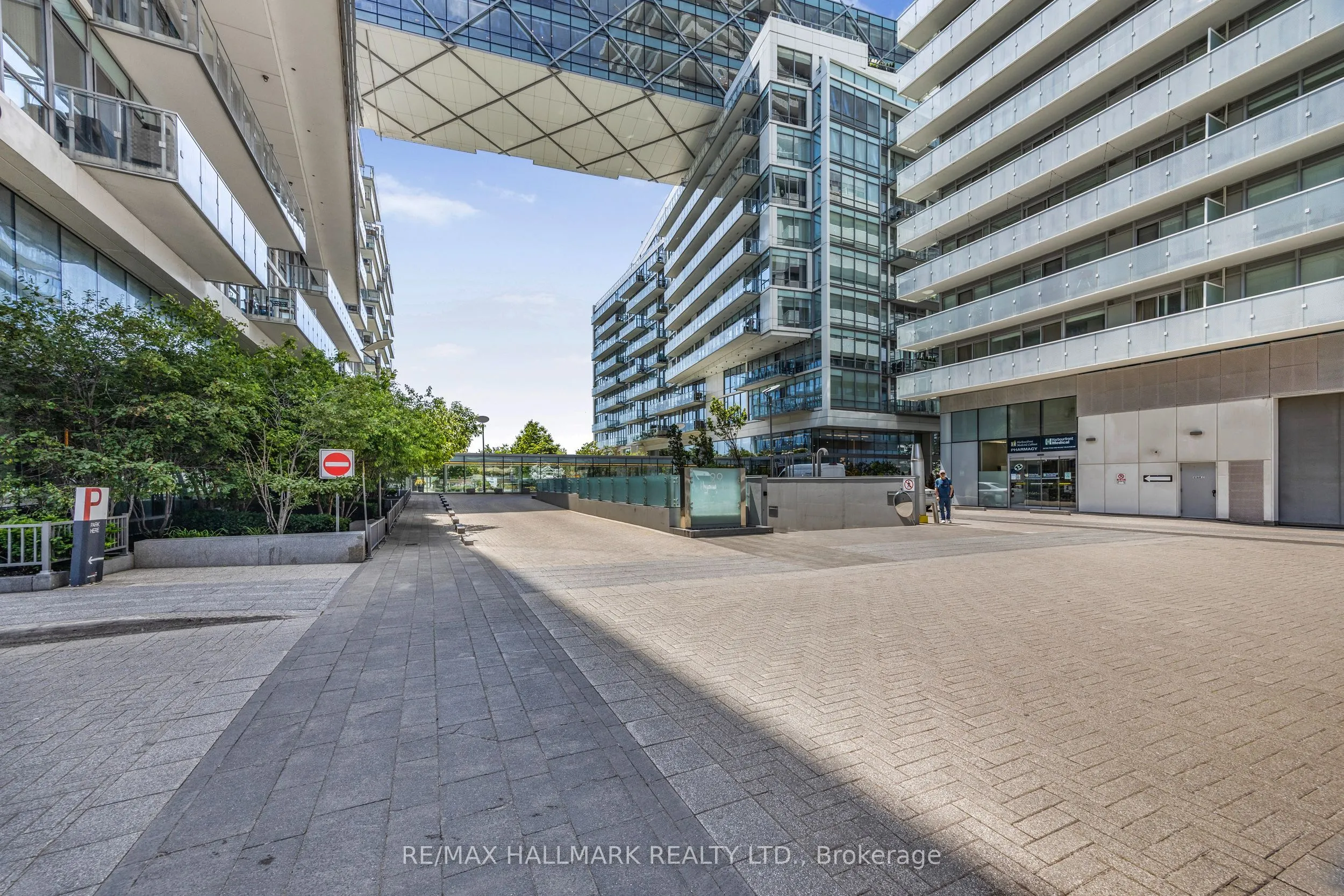 29 Queens Quay E, #318