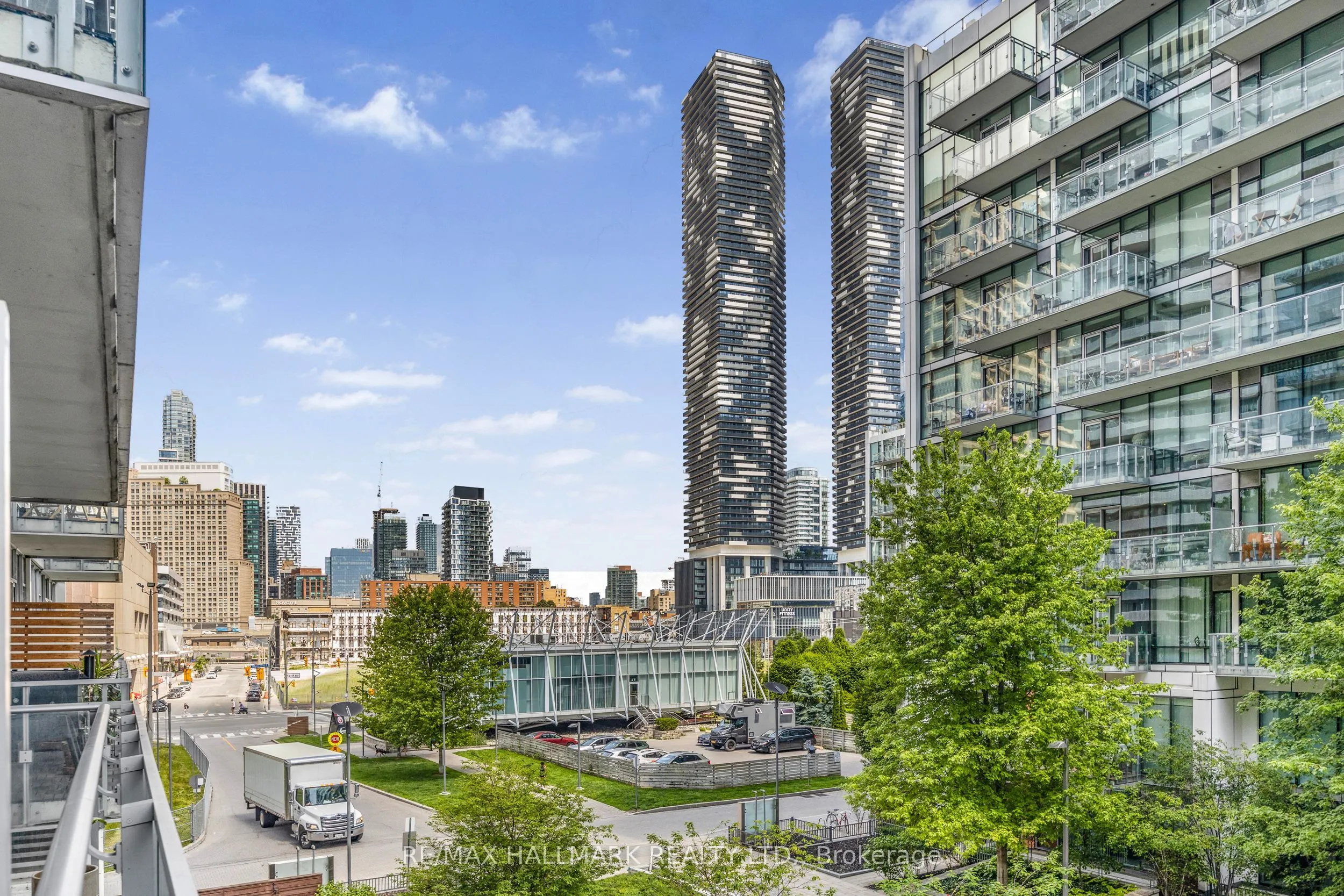 29 Queens Quay E, #318