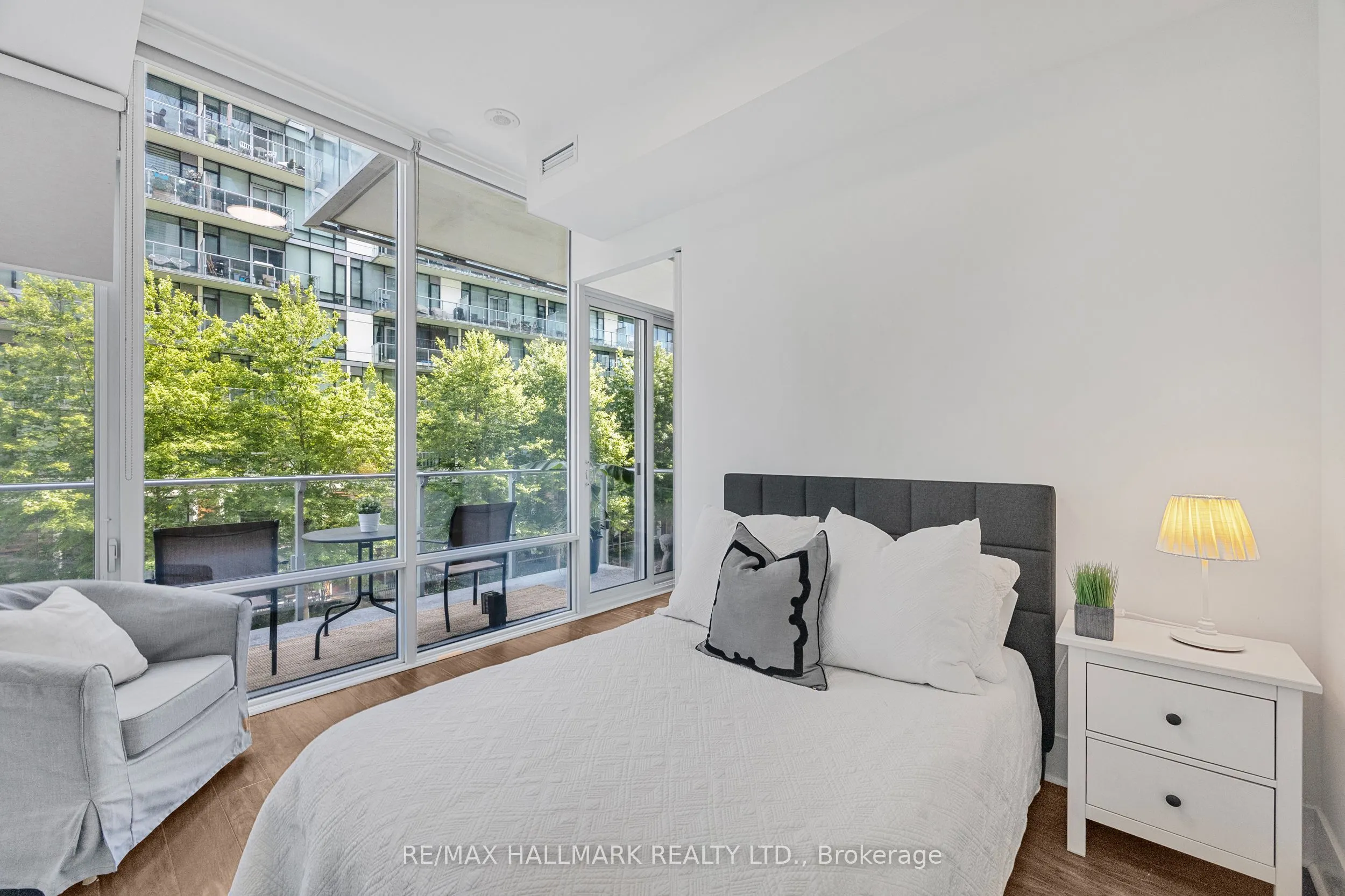 29 Queens Quay E, #318