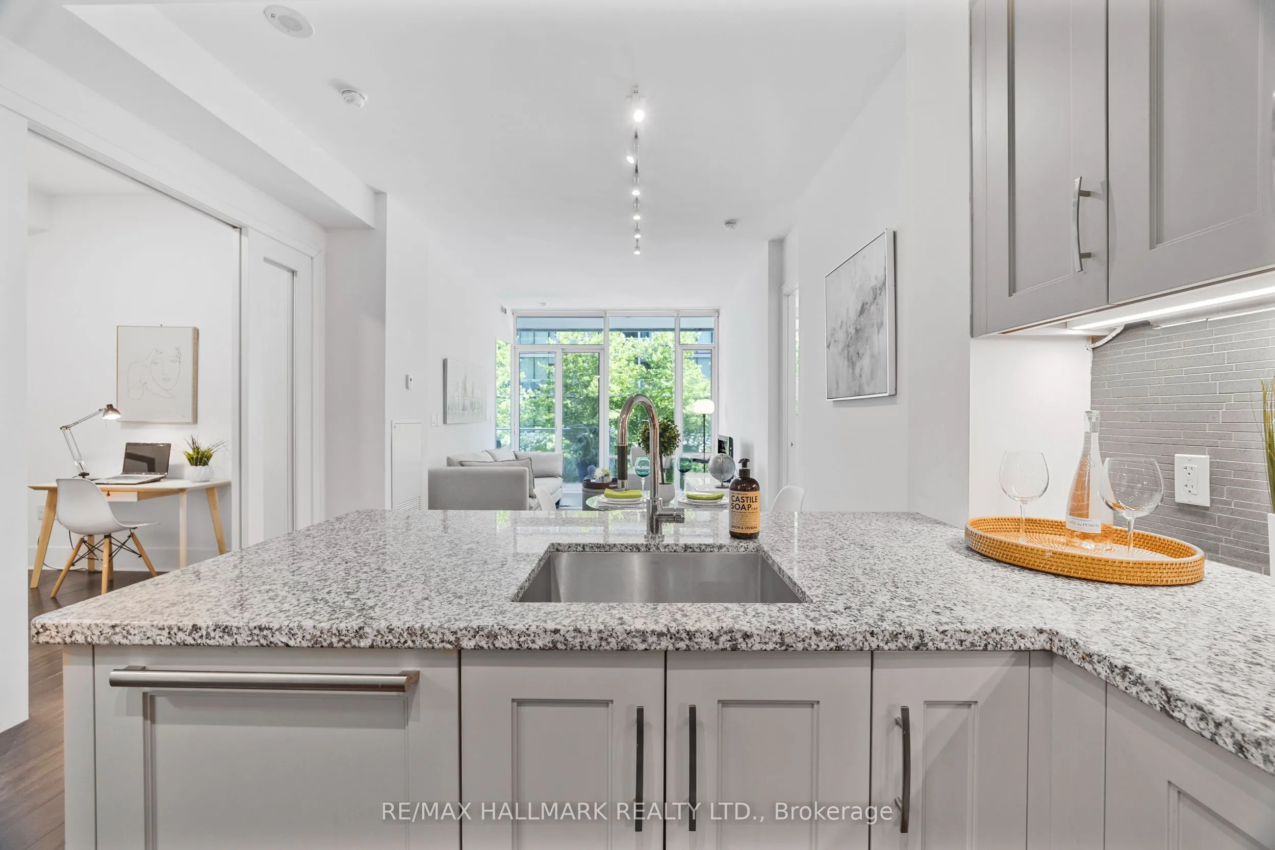 29 Queens Quay E, #318