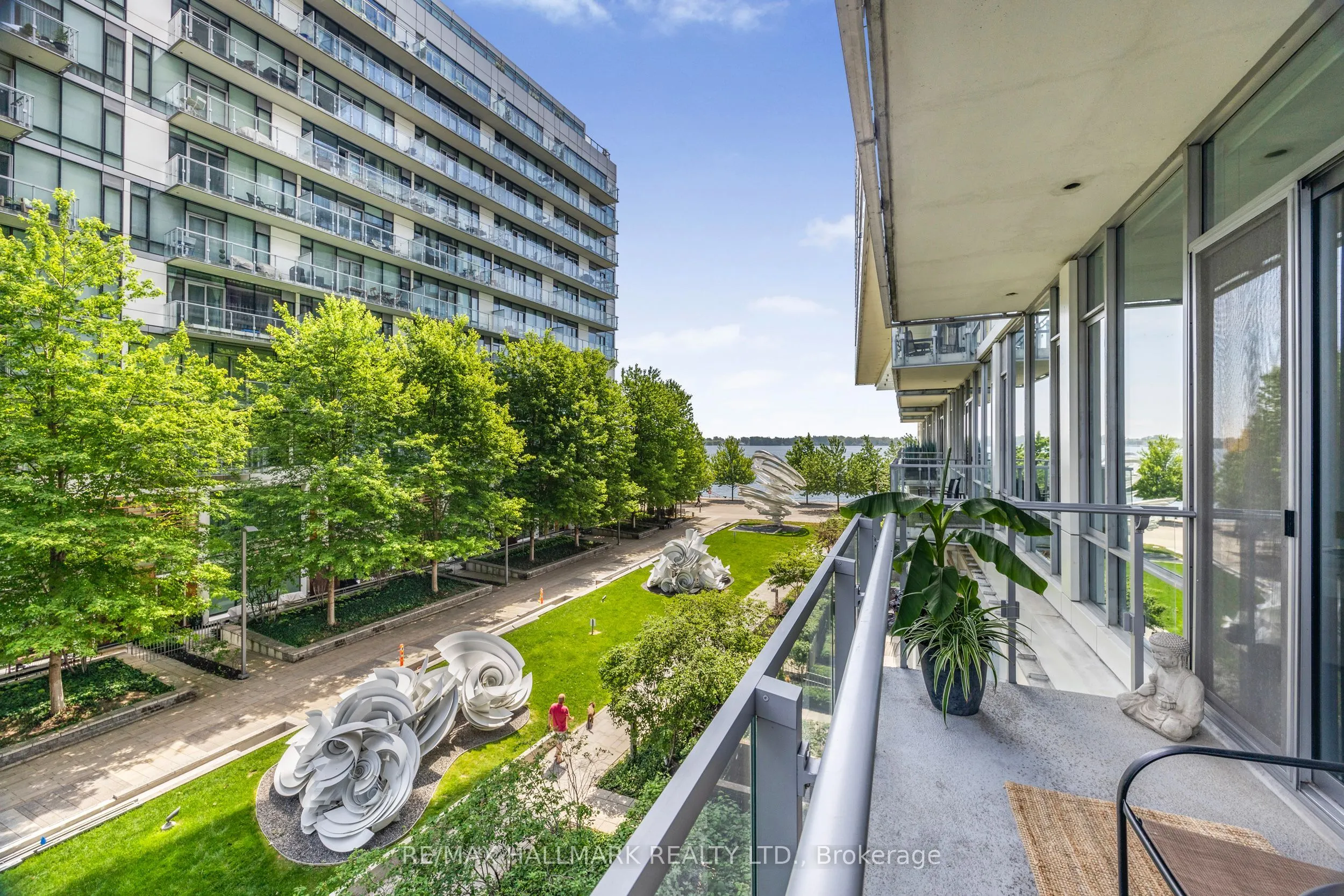 29 Queens Quay E, #318