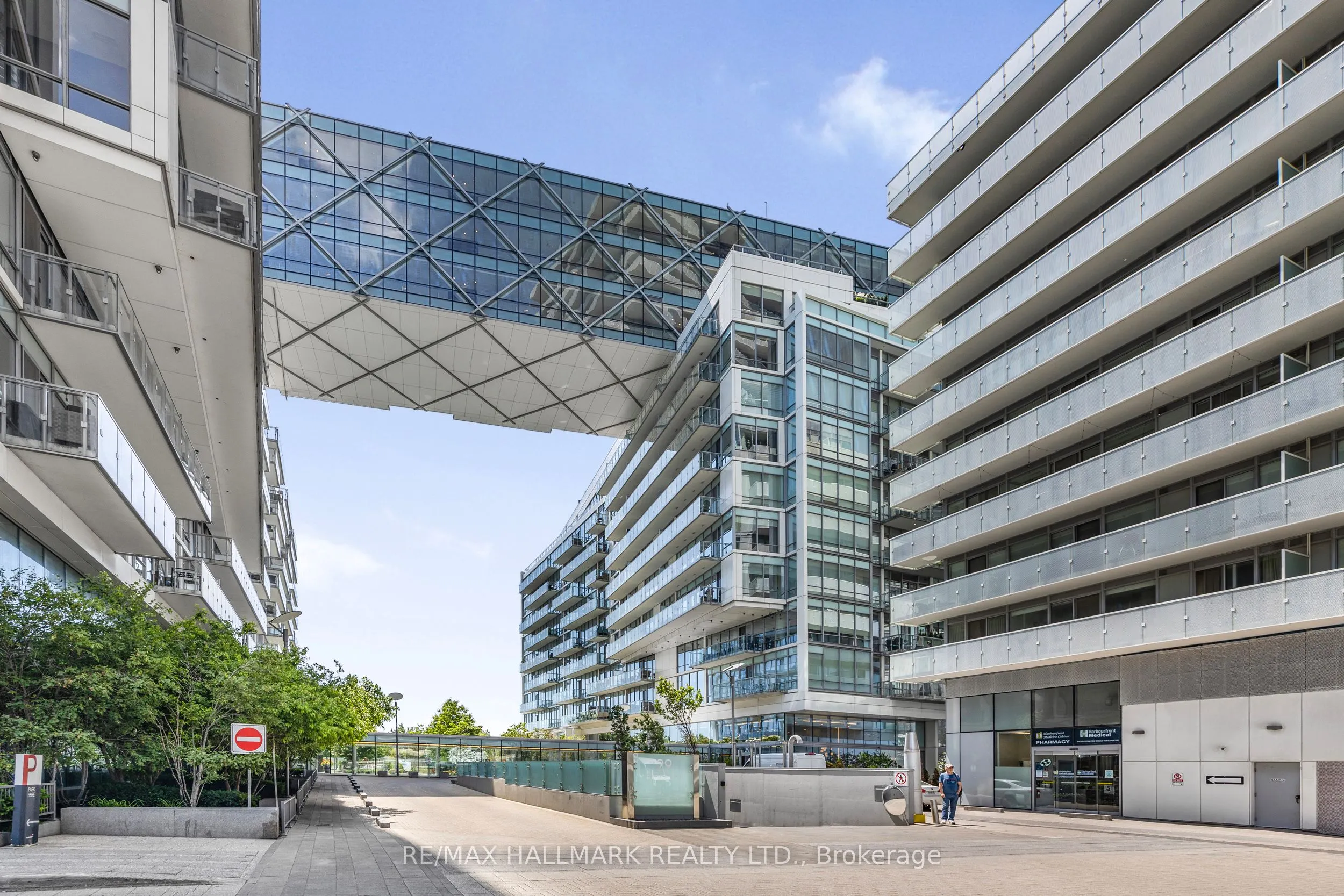 29 Queens Quay E, #318
