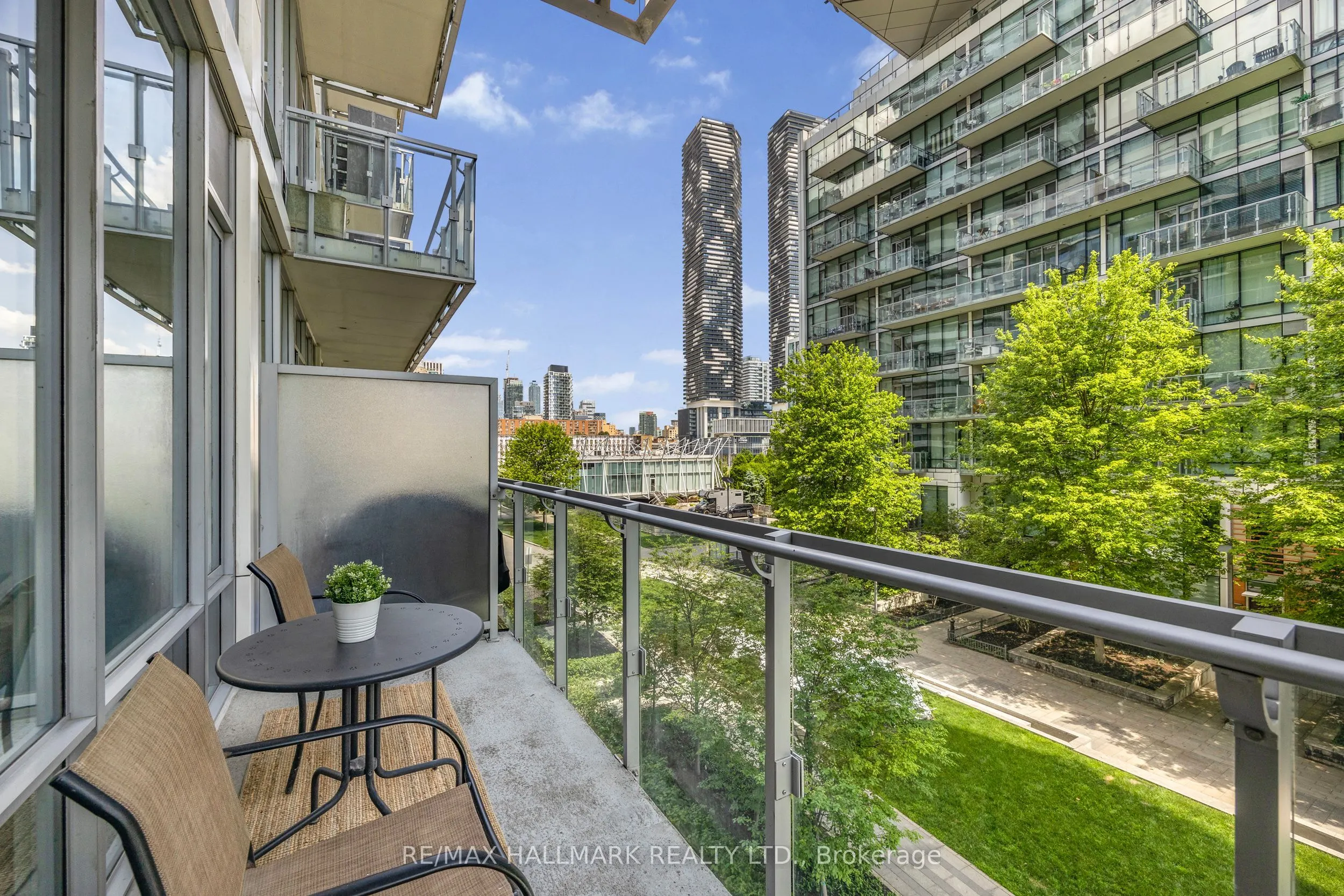 29 Queens Quay E, #318