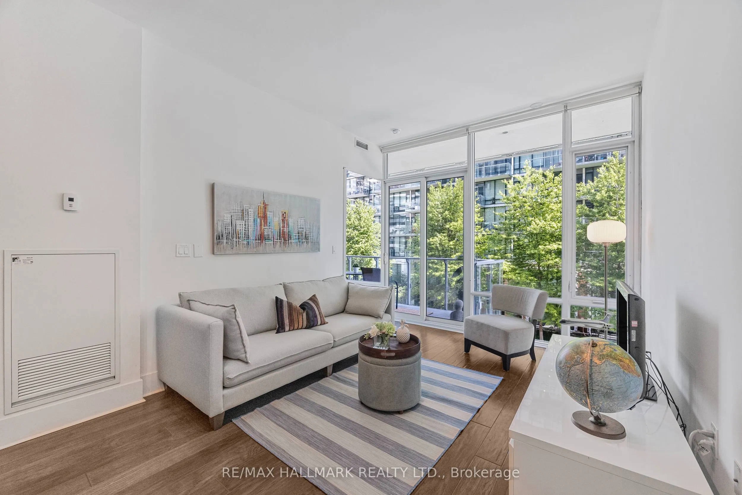 29 Queens Quay E, #318