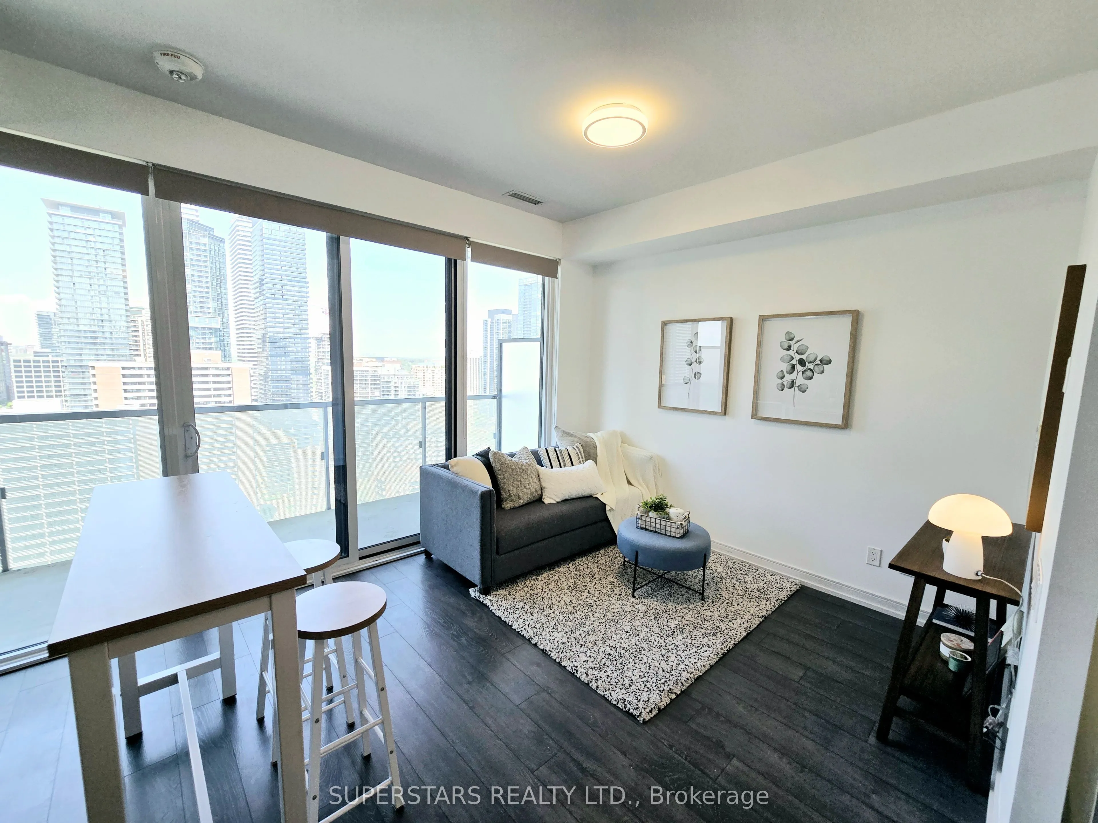 28 Wellesley Street E, #2908