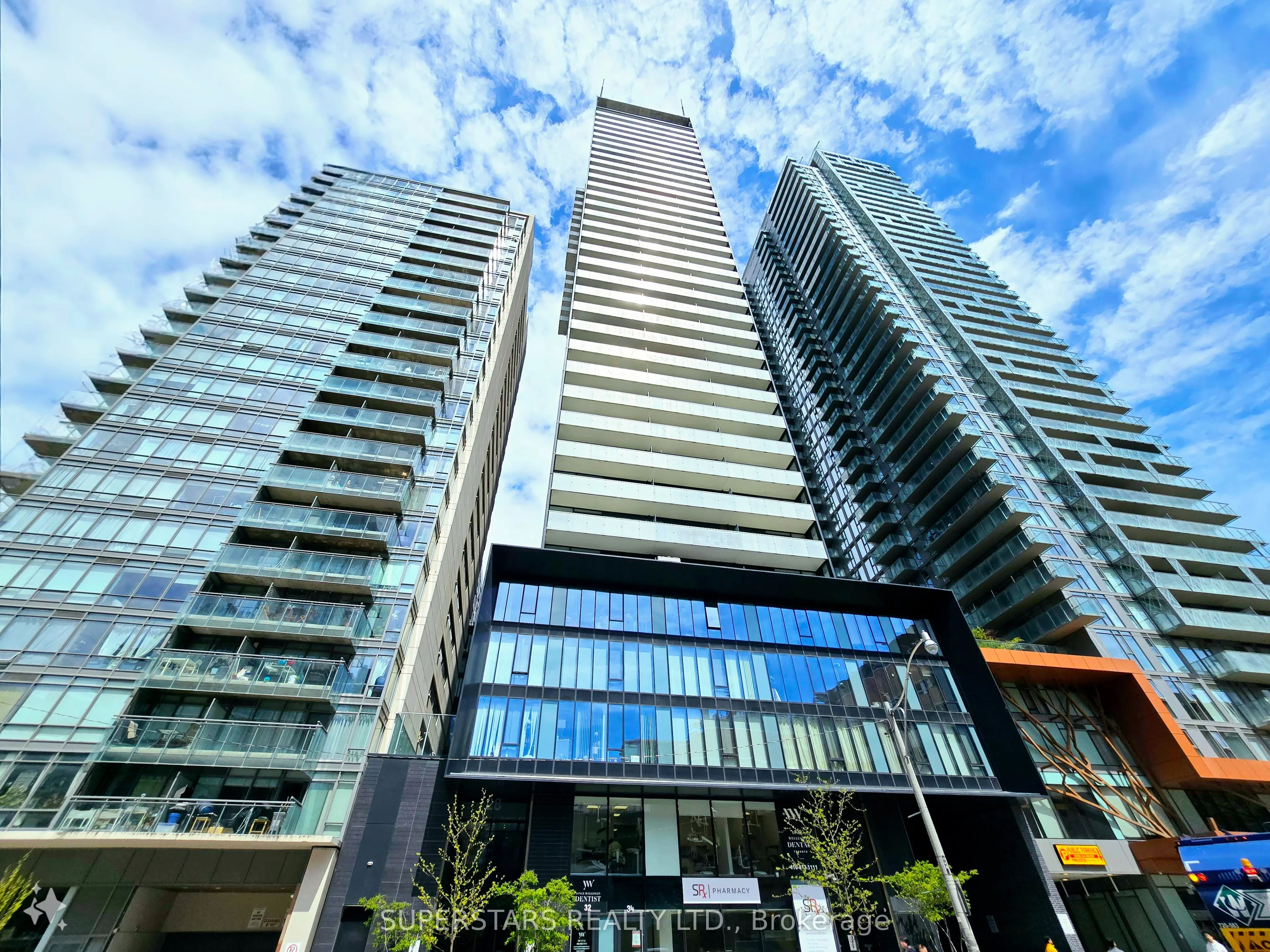 28 Wellesley Street E, #2908