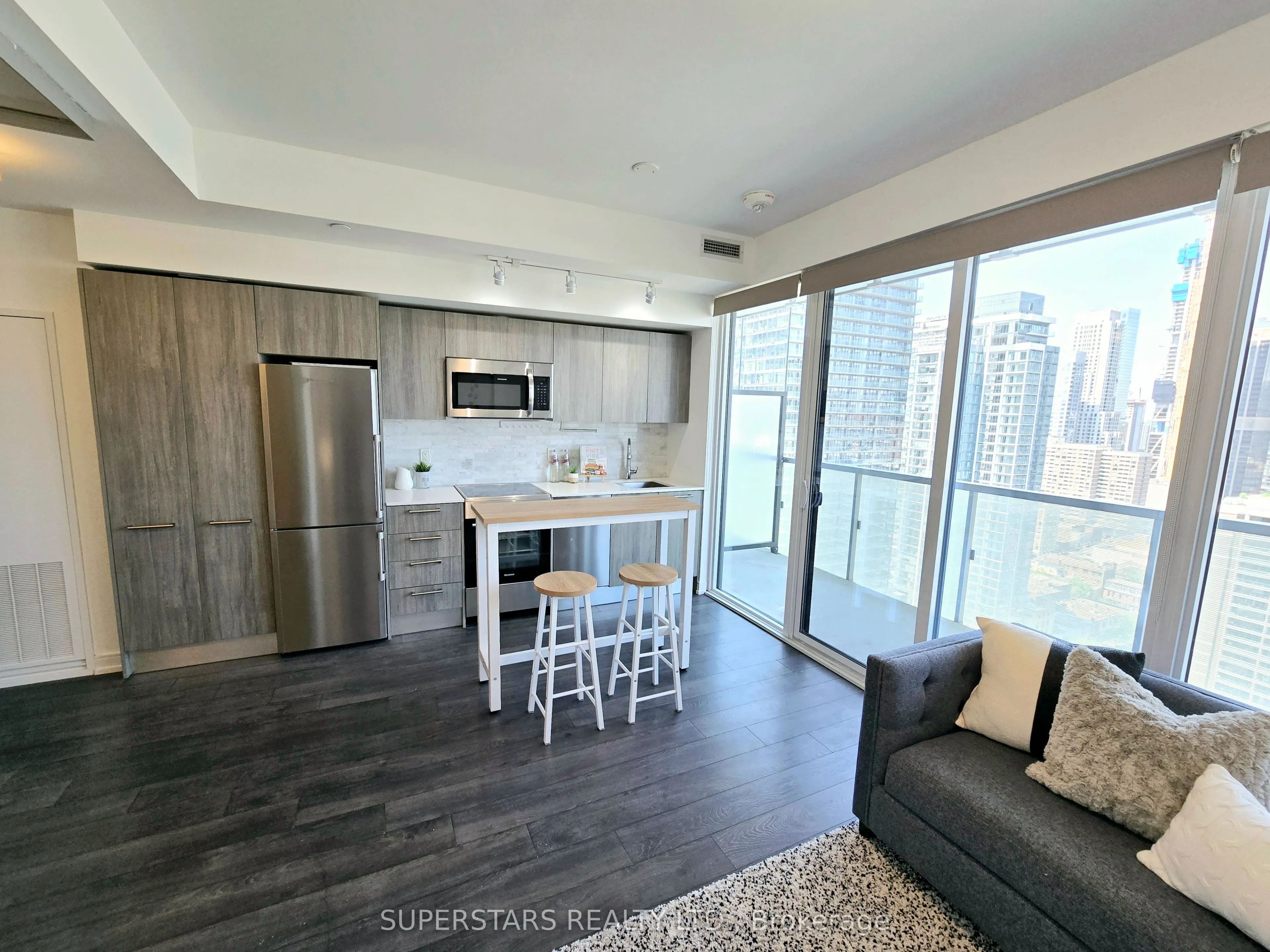 28 Wellesley Street E, #2908