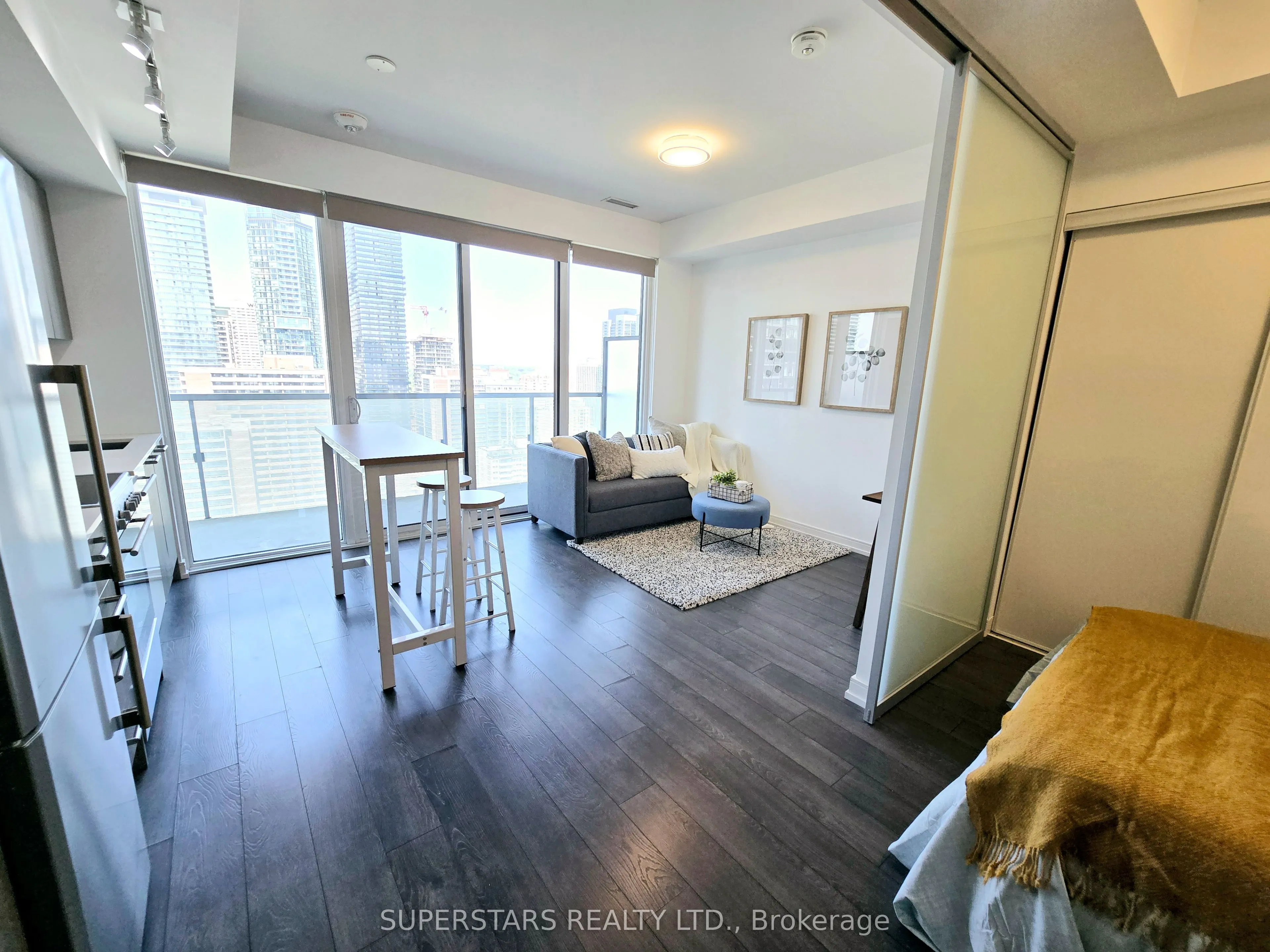 28 Wellesley Street E, #2908