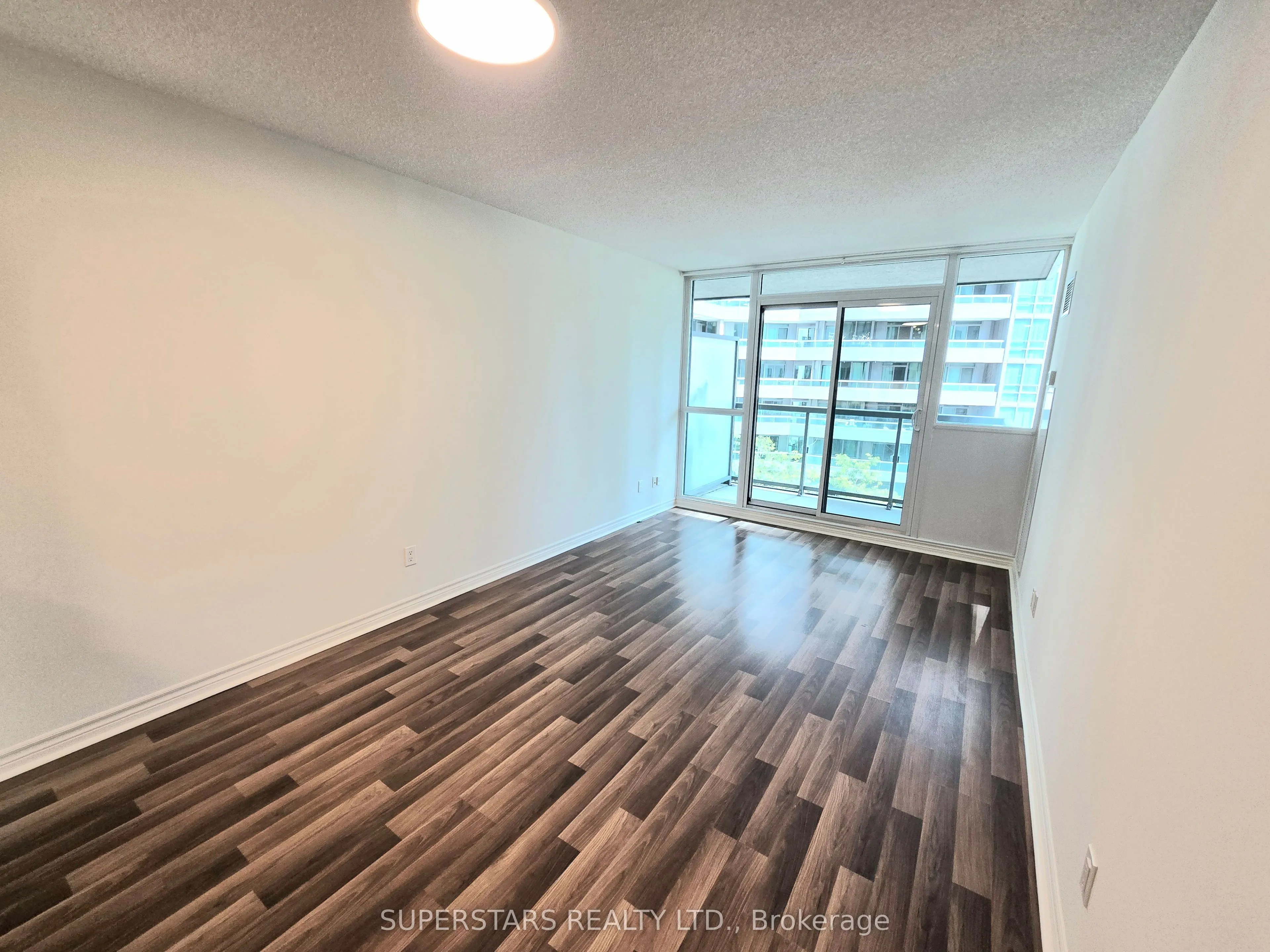25 Lower Simcoe Street, #703