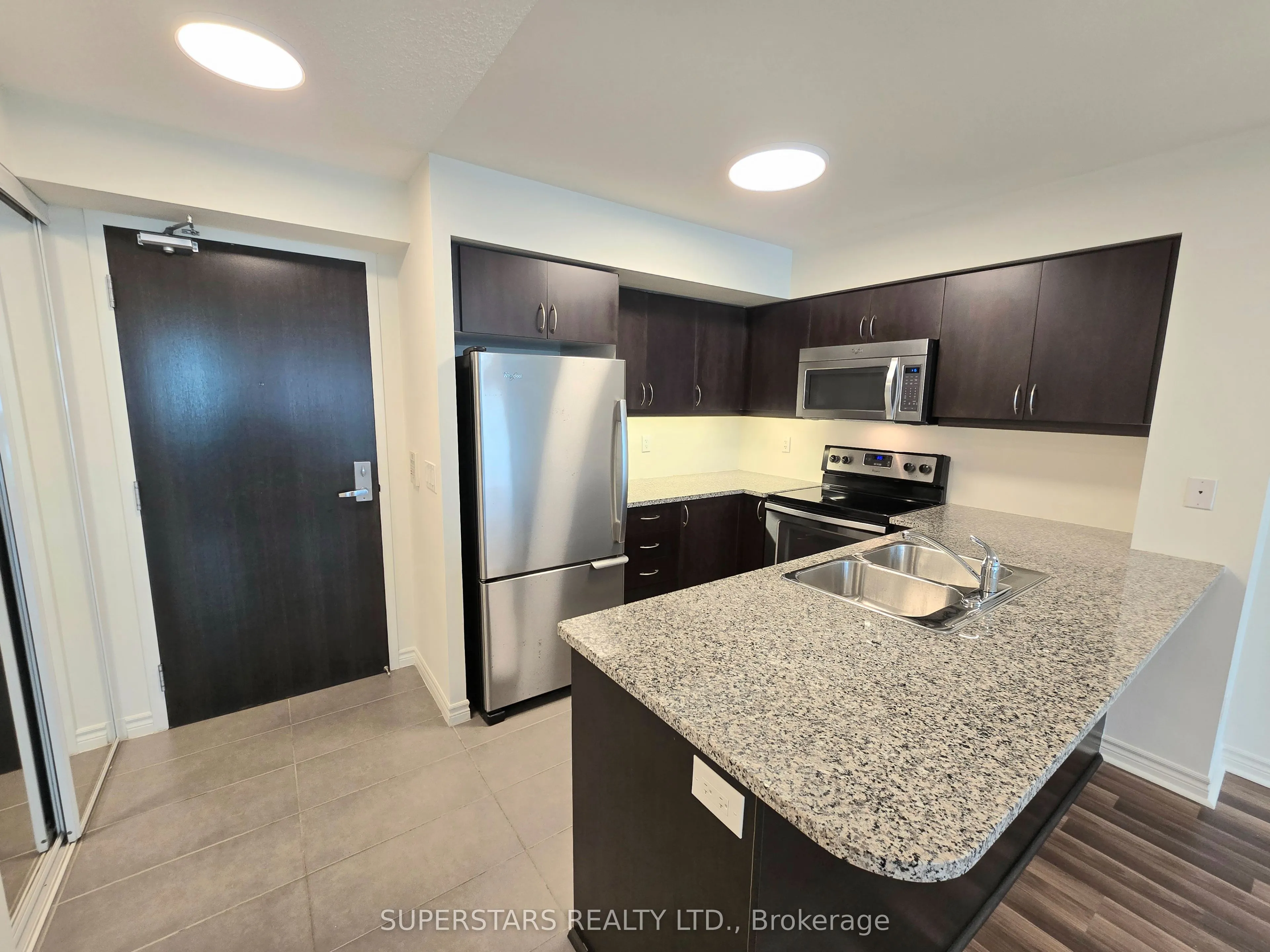 25 Lower Simcoe Street, #703