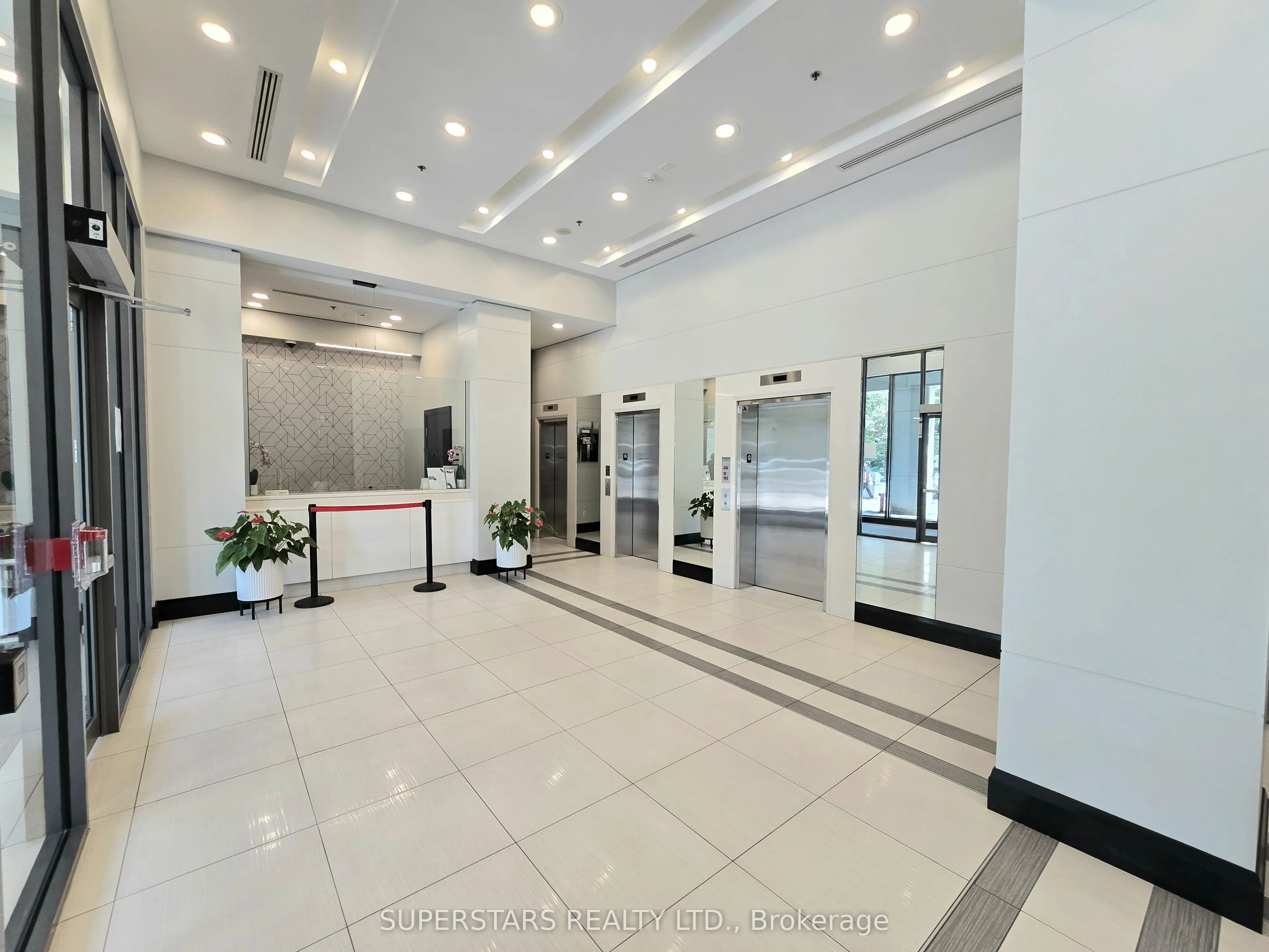 25 Lower Simcoe Street, #703