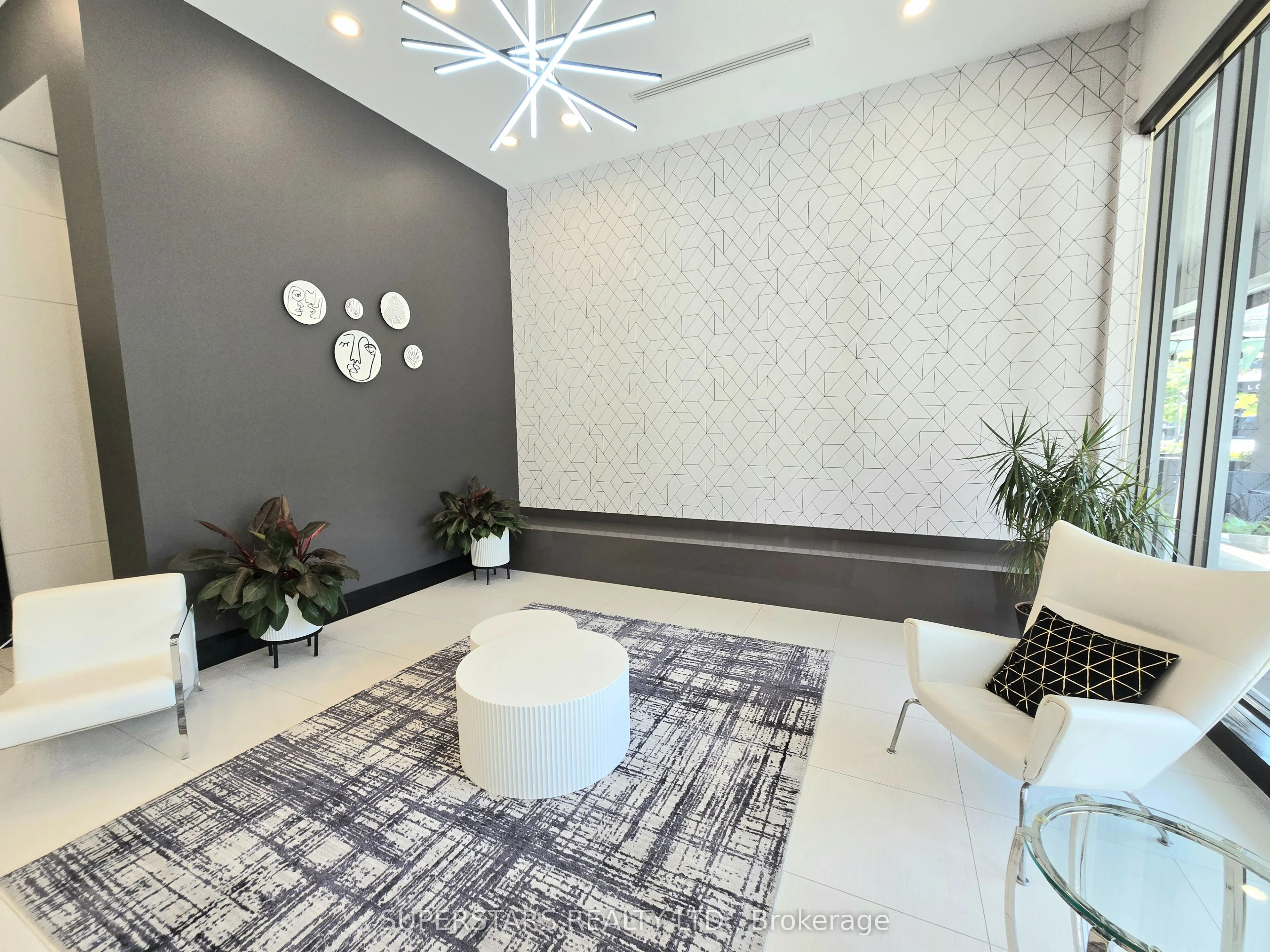 25 Lower Simcoe Street, #703