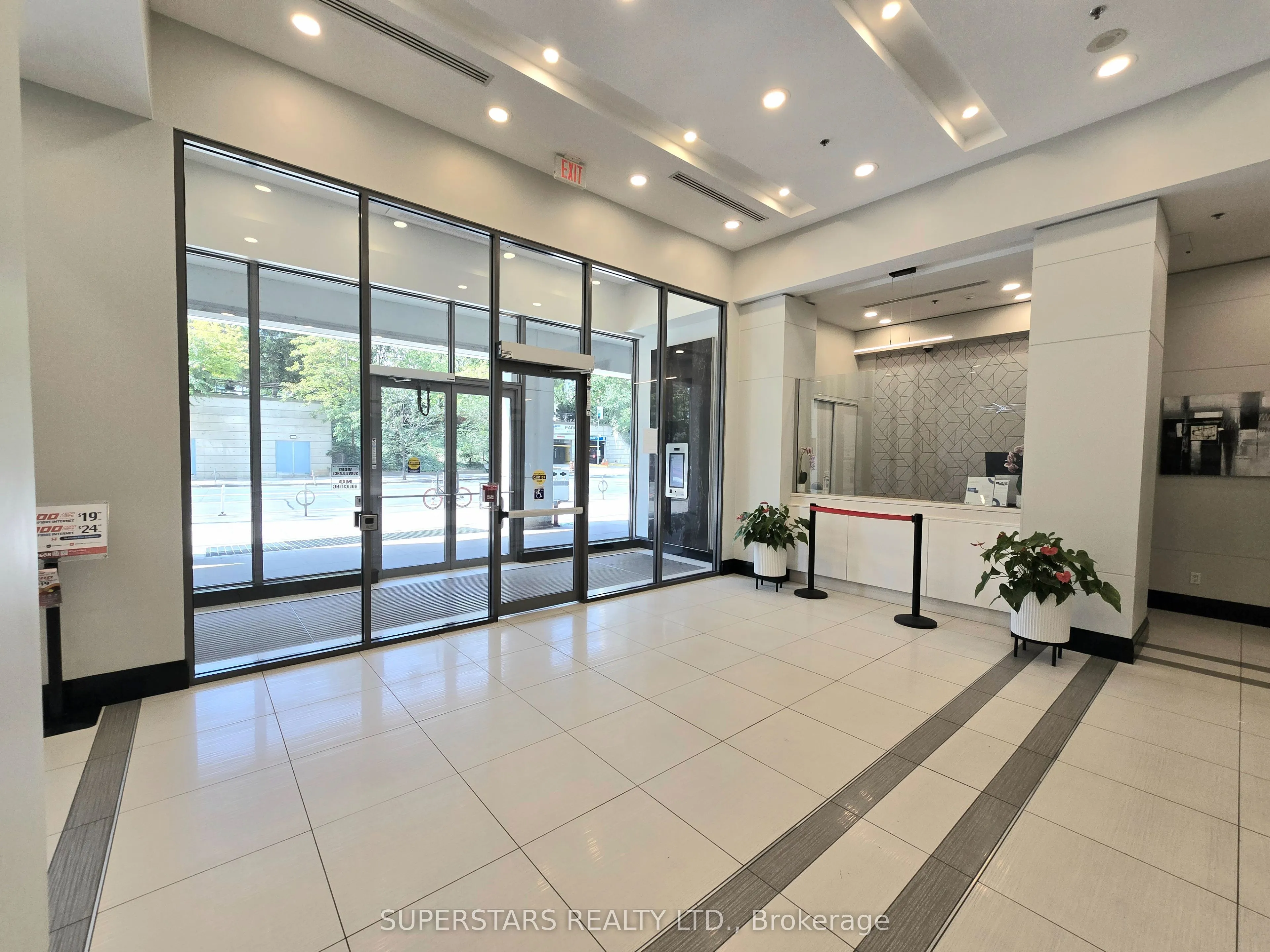 25 Lower Simcoe Street, #703