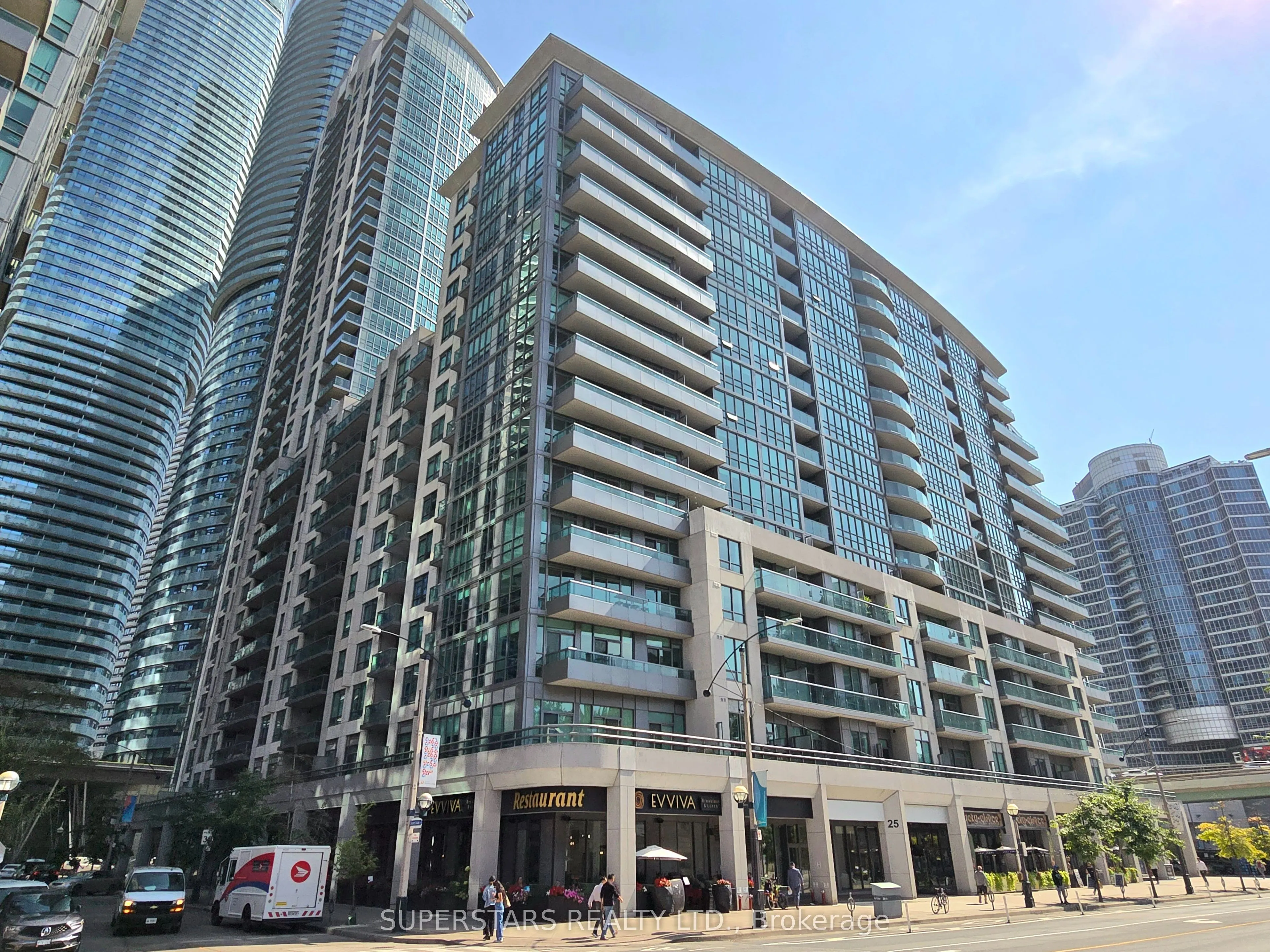25 Lower Simcoe Street, #703