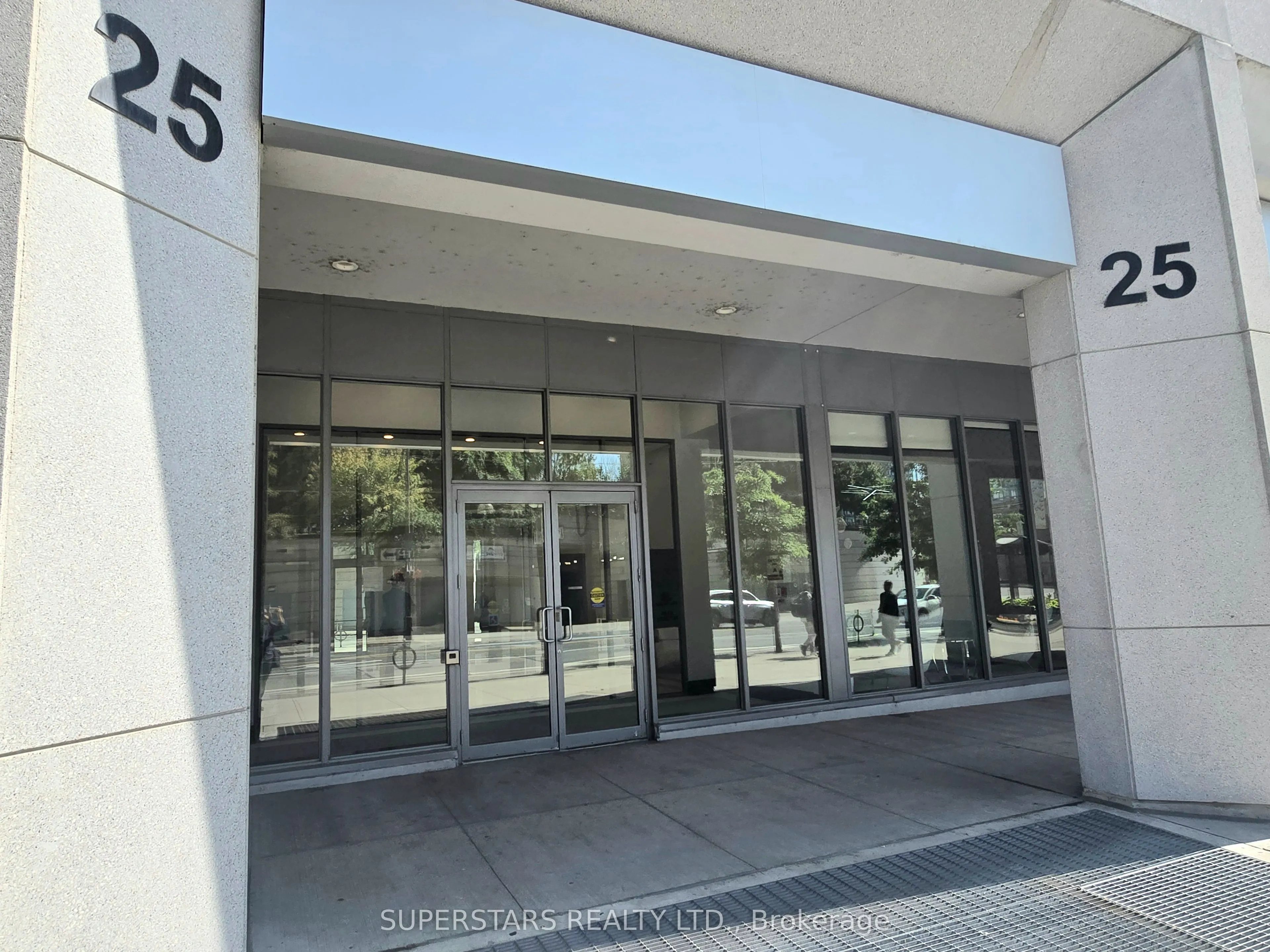 25 Lower Simcoe Street, #703