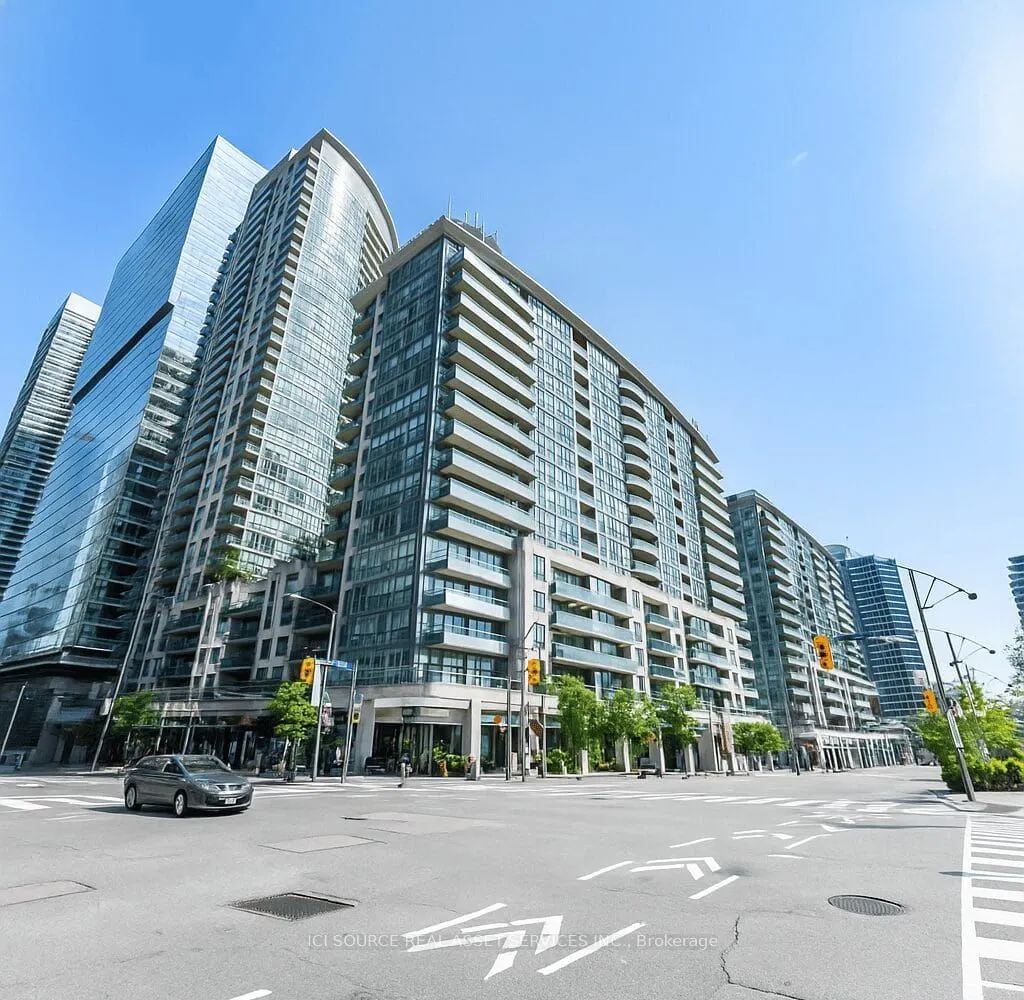 51 Lower Simcoe Street, #808