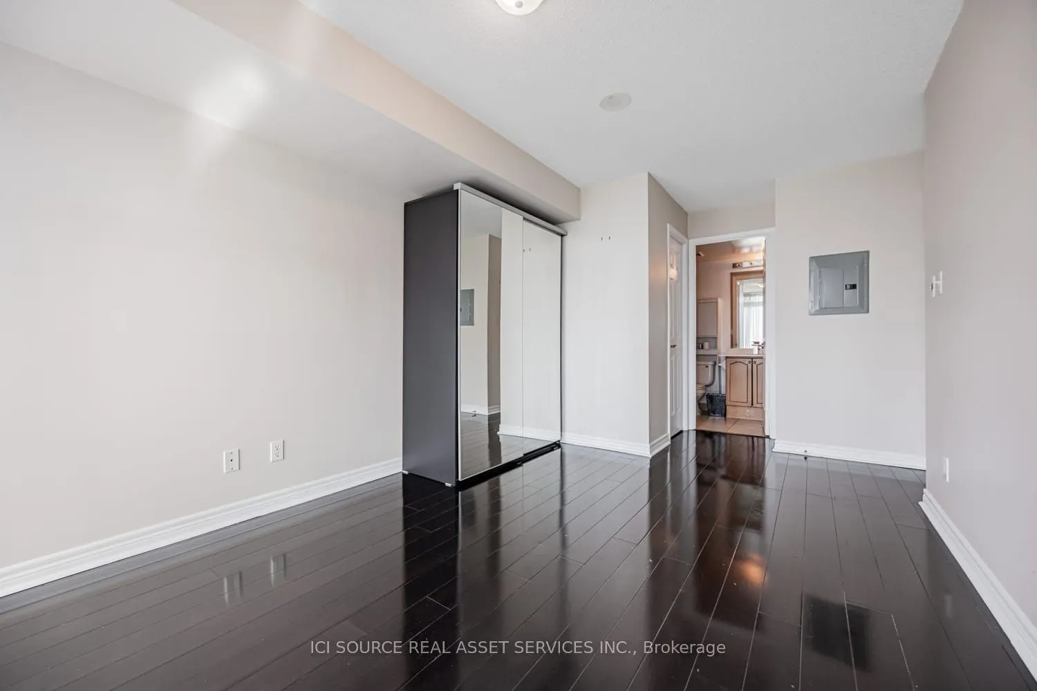 51 Lower Simcoe Street, #808