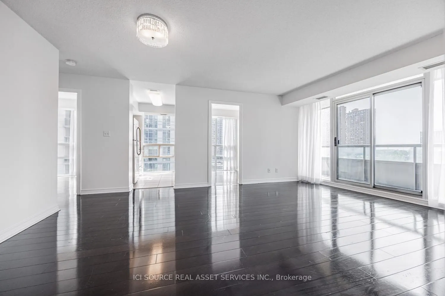 51 Lower Simcoe Street, #808