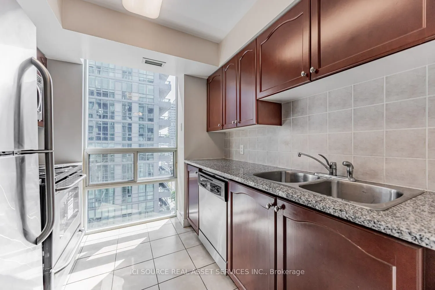 51 Lower Simcoe Street, #808