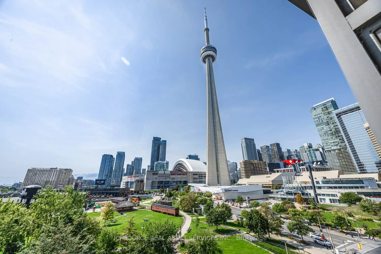 51 Lower Simcoe Street, #808