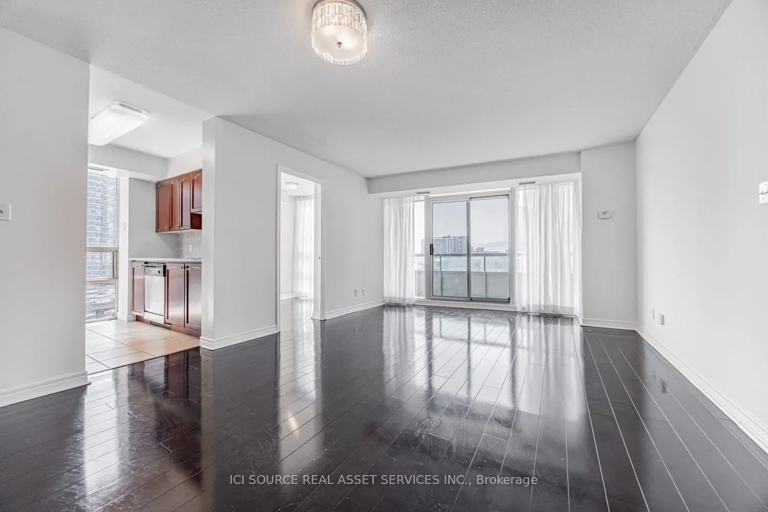 51 Lower Simcoe Street, #808
