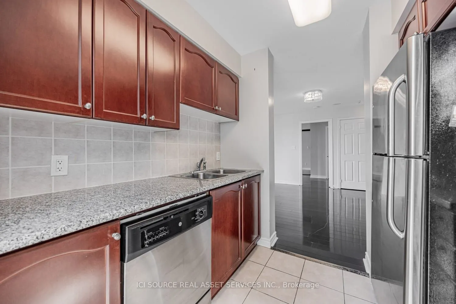 51 Lower Simcoe Street, #808