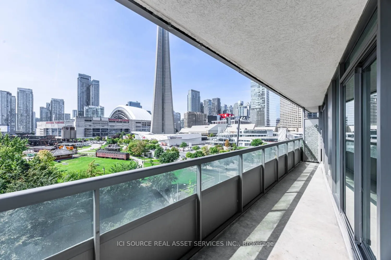 51 Lower Simcoe Street, #808