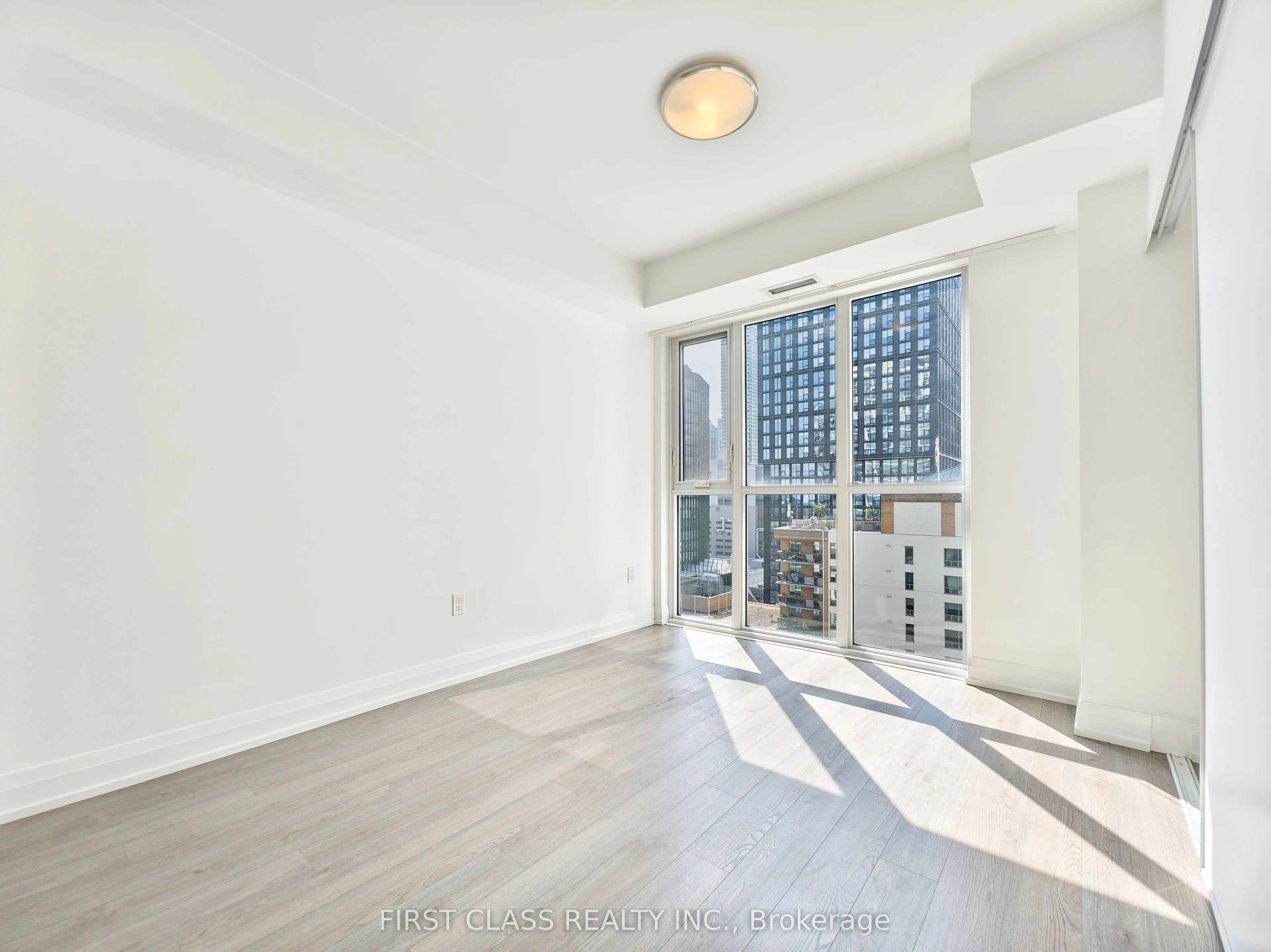 77 Mutual Street, #1805
