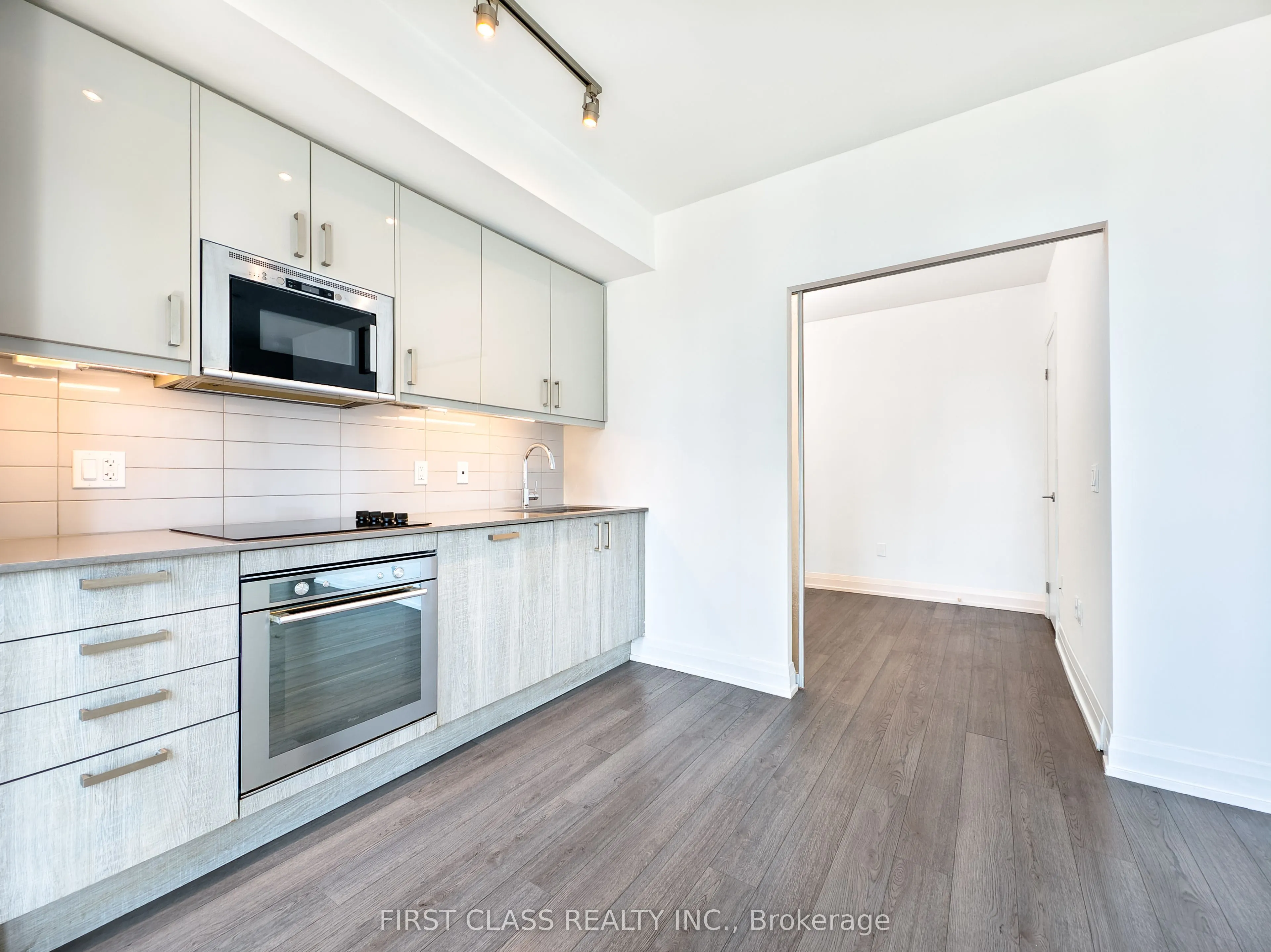 77 Mutual Street, #1805