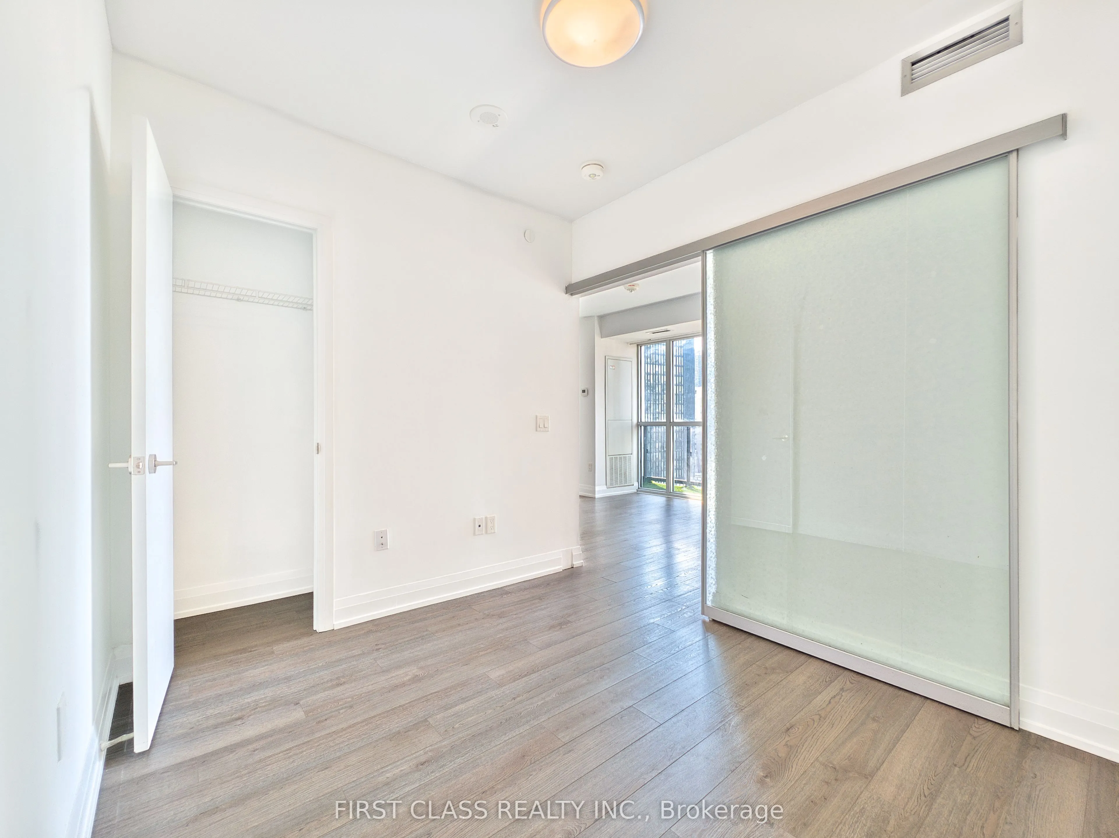 77 Mutual Street, #1805