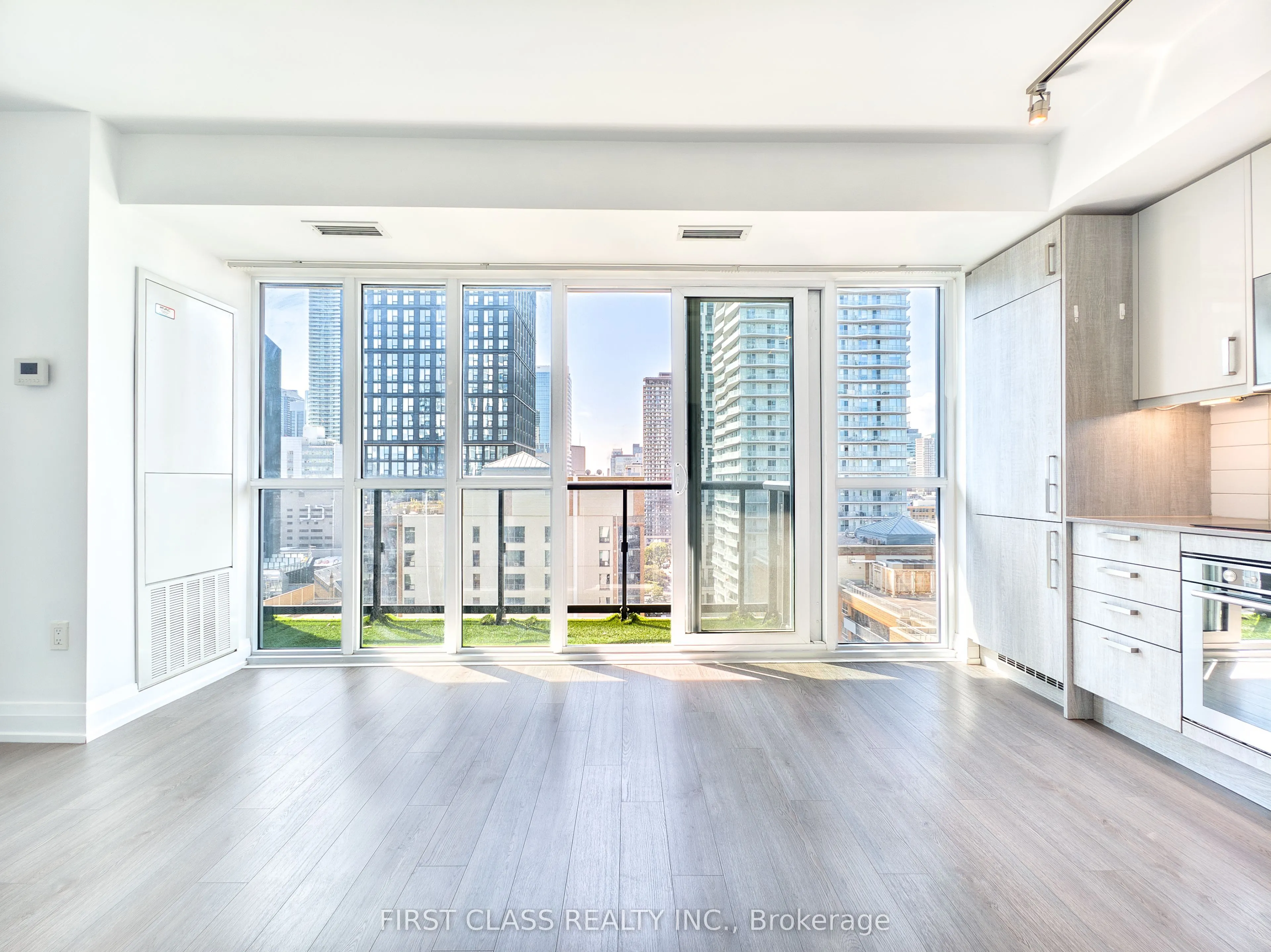77 Mutual Street, #1805