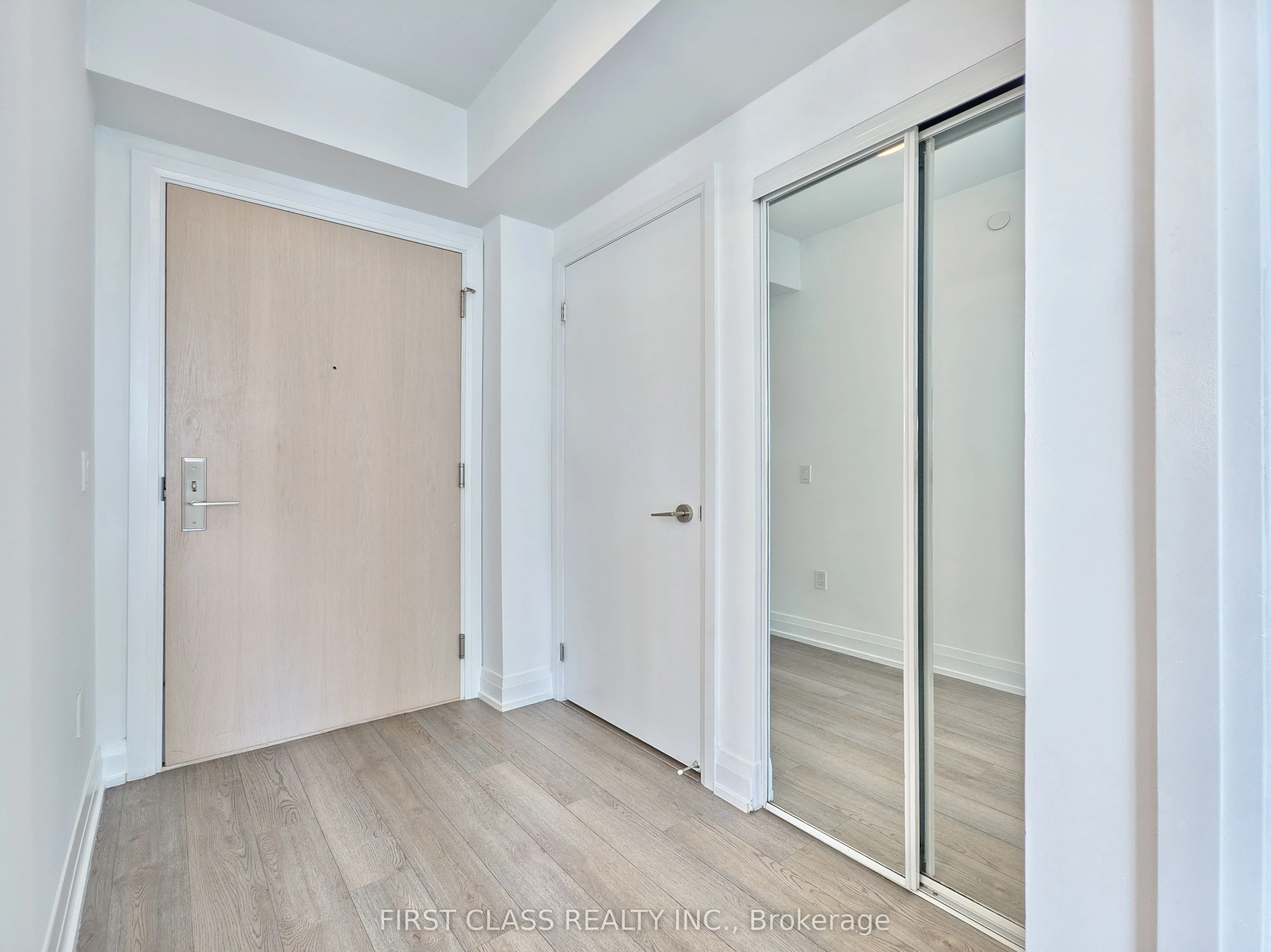 77 Mutual Street, #1805